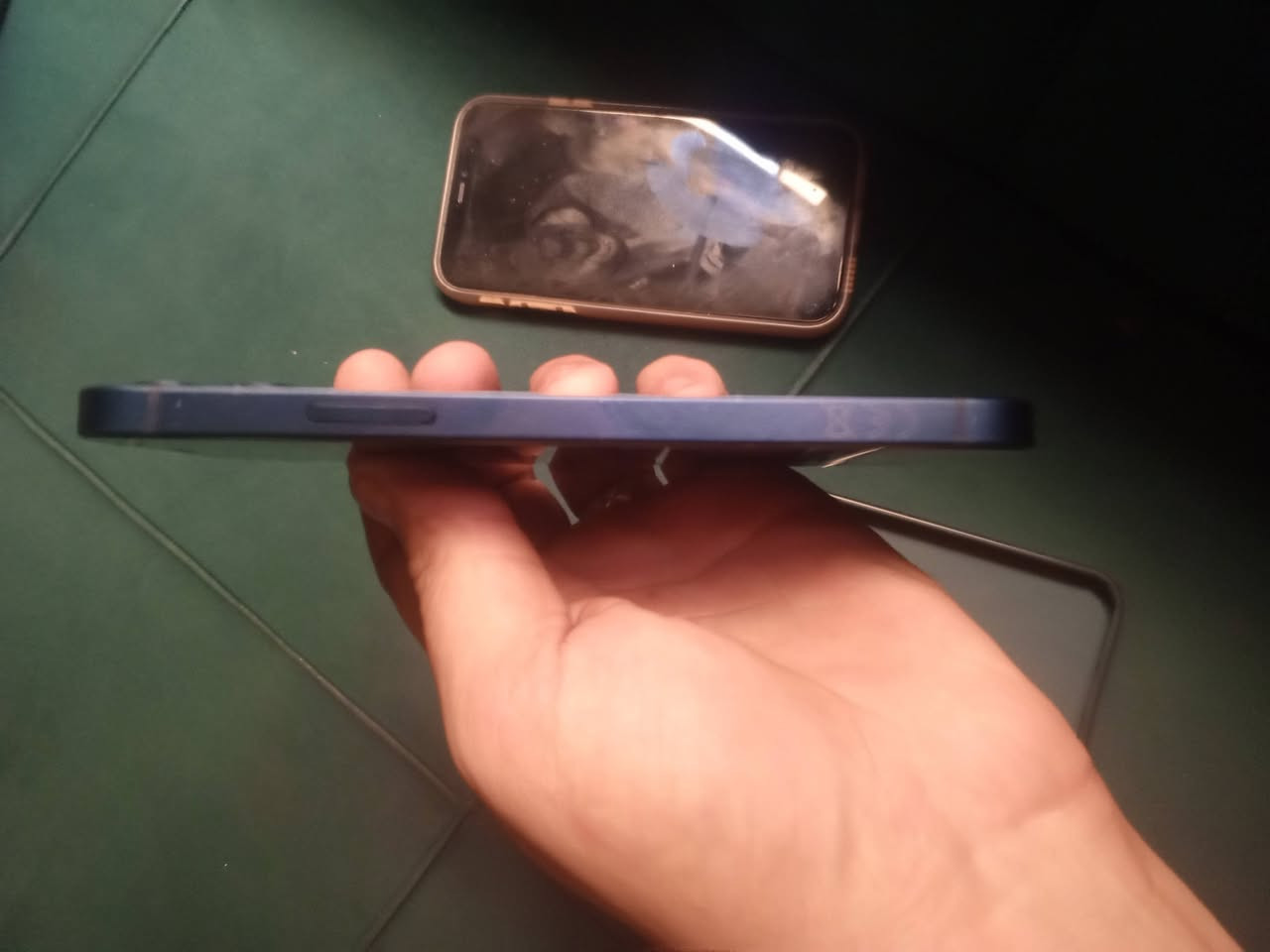 ١٢عادي
ذاكرة ١٢٨
بطارية ١٠٠
مبدل شاشة وبطارية وكالة جهاز وكع بلمي وطفة وديتة كالو ضارب شورت ويكلف واني ماعندي اصلحة قيم واخذابيعلك فحم فحم فحم تفصيخ يعني يفيد او تروح سوي لبورد
مكاني بغداد الدورة 
رقمي ***********
