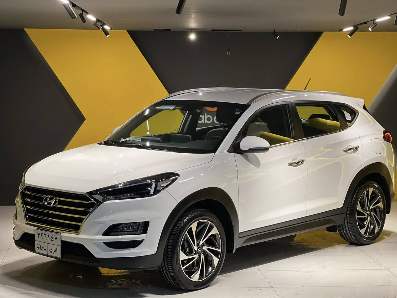 السلام عليكم للبيع توكسون 2020 
معرك 20دوش 
مواصفات لد امامي
 حساسات
بصمه
مرايه شفت
يدات نيكل
كشنات امامي كهرباء 
ماشيه 10الف 
  لايت 5 عدصه 
سياره زيرو 
مكانها السليمانية للاستفسار فقط اتصال ☎️ 
فقط بيع
***********
