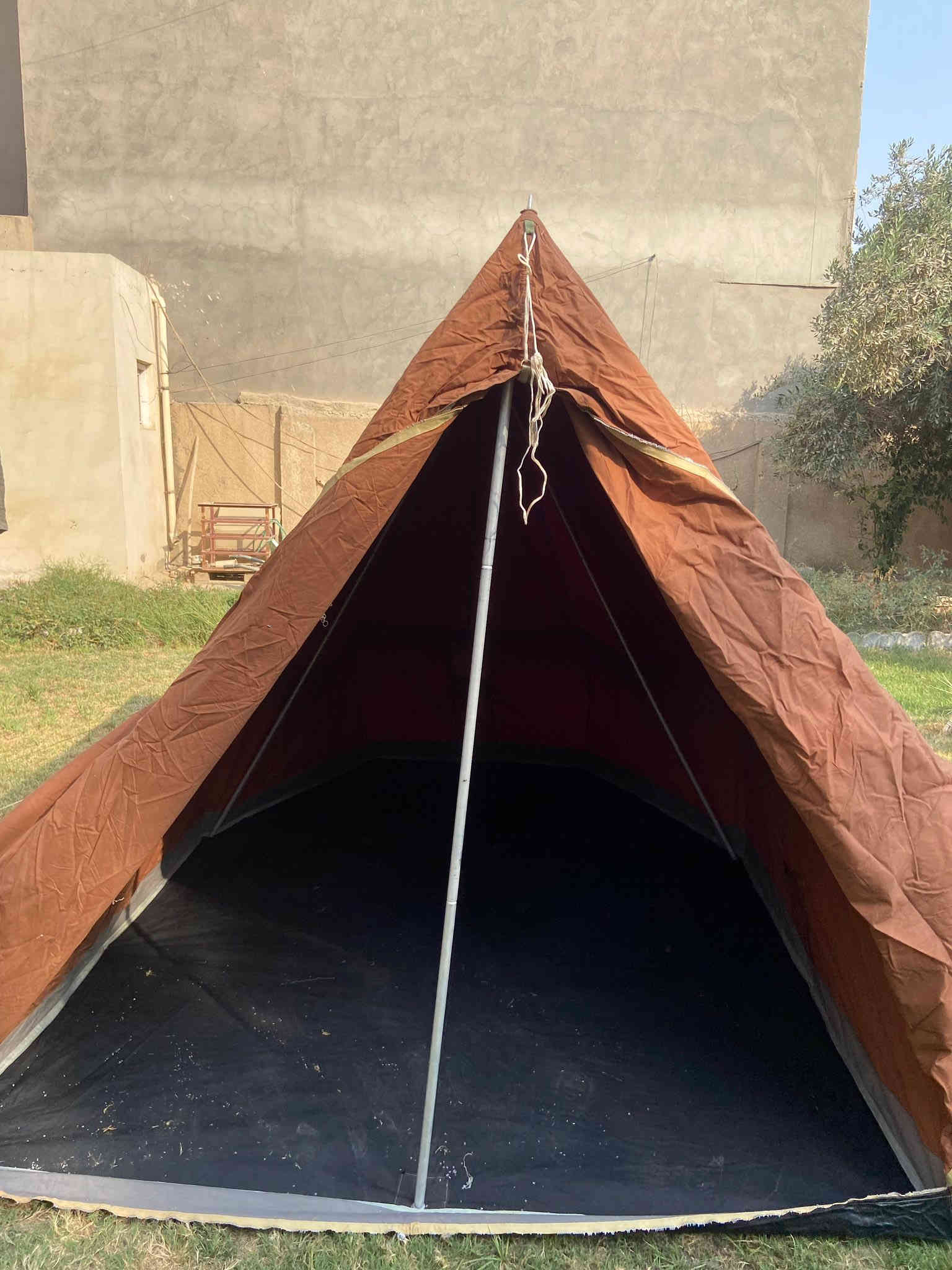 السلام عليكم ؛
من بعد اذن اصحاب الگروب المحترمون ؛
اعرض للبيع : خيمة چيكية الصنع من نوع ( Jested)…. الابعاد تقريباً: 250x200x150 cm
الخيمة اصليه وصناعتها متينه وصنعت للاغراض العسكريه ومخيمات الصيد وغيرها ….. تتسع لاربع اشخاص او اكثر..
جلد اصلي وچادر مقاوم لكل الظروف البيئيه من برد وحر وعواصف وثلوج..
فقط السحابة عاطله بسبب التخزين لمده طويله..
السعر ١٧٥ الف دينار
☎️ ***********
مع الخيمه هديه ( خيمة صغيرة للاطفال سعة شخصين)
بابل/ الحله
