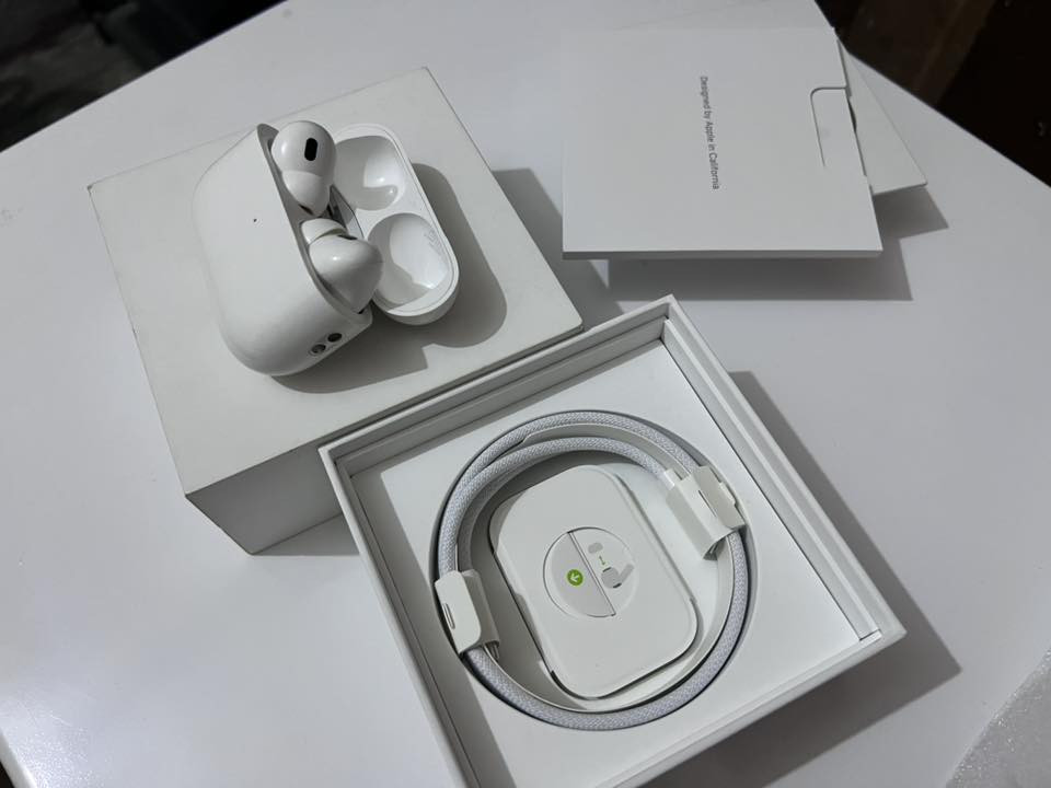 السلام عليكم
ساعه ابل الجيل التاسع حجم ٤٥ بطاريه ٩٣ السعر ب٢٨٥

ايربود 2برو  السعر ٢٠٠
 غراض كامله وشرط استعمال قليل نظافه ١٠٠٪؜
***********
