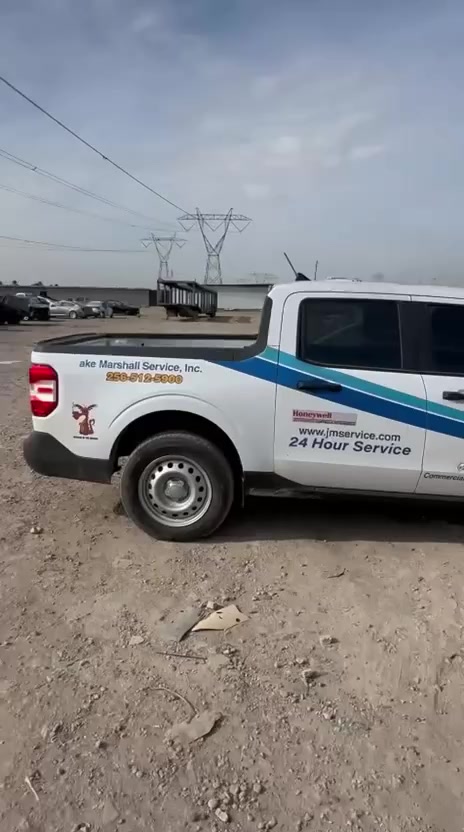 السلام عليكم 🚗 فورد مافرك XL هايبرد 2023 🚗
محرك: 2.5 / 4 سلندر – هايبرد
الممشى: 35الف ميل فقط
الرقم: بغداد
كفاله عامه بدون صبغ . فقط تكحيل و بارد بيها 
السيارة كاملة و بأسمي تحويل مباشر 

💰 السعر: 19000$ . و بي مجال  
و بالعافيه علياخذها 
مكاني بغداد الشراي يتصل  الارقام بيها واتساب هم 
*********** اسيا 
*********** اثير 

⸻
