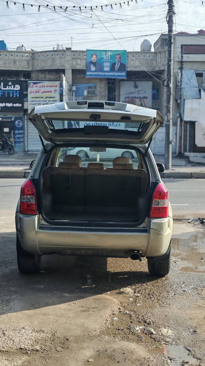 السلام عليكم من رخصة الادمن توسان 2009 4سلندر كير ومحرك خير من الله تبريد شغال بيها 4قطع صفحه السايق وبنيد مبدل رادها 98$ ورقه وبيها مجال الاتصال على الرقم*********** متواجد اتصال وتساب
