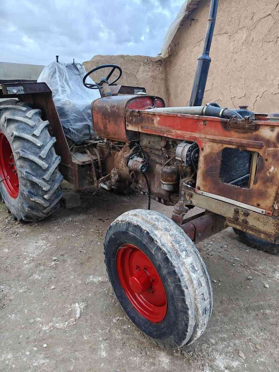 عنتر 71 موديل 88 بدون للبيع المكان 
جنوب الموصل مكلف بالنشر 
*********** الرقم بي واتساب
