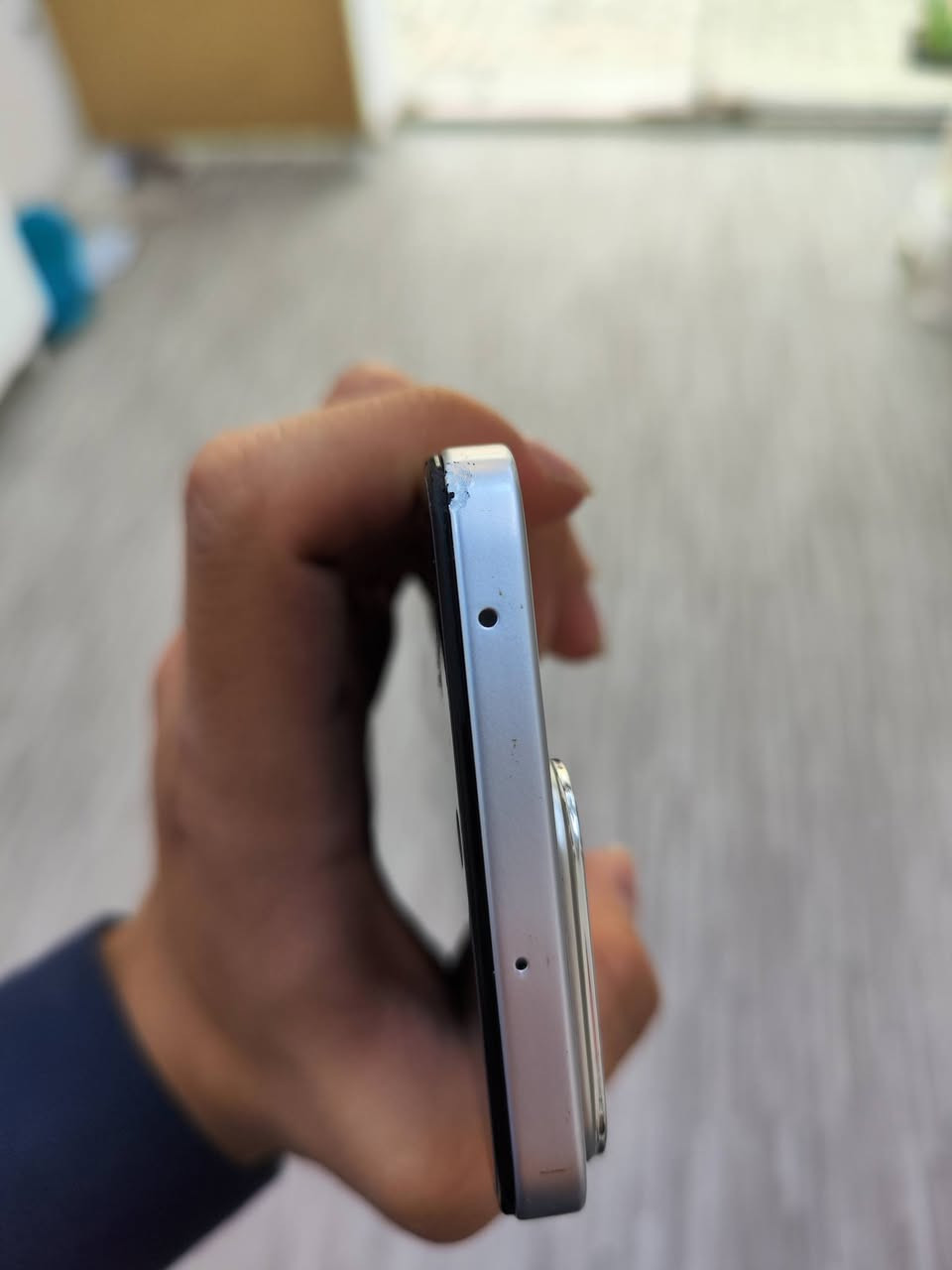 شاشة:النوع: TFT LCD بحجم 6.77 بوصة
التردد: تدعم معدل تحديث 120Hz لسلاسة.
المعالج: Snapdragon 685 (تكنولوجيا 6 نانو).
الذاكرة العشوائية (RAM): يأتي بـ 8 جيجابايت.
ذاكرة التخزين: 256 جيجابايت
 الكاميرات الأساسية: كاميرا خلفية بدقة 108 ميجابكسل تقدم تفاصيل جيدة في الإضاءة النهارية.
السيلفي: كاميرا أمامية بدقة 8 ميجابكسل.
السعة: بطارية ضخمة بسعة 6000 مللي أمبير .
الشحن: يدعم الشحن السريع بقوة 35 واط
مستشعر بصمة مدمج بزر الطاقة.
نضافة ٨٠ بالمية نفس ما موضح بالصوره
السعر ١١٥ الف بي مجال بسيط مكاني نجف ***********
