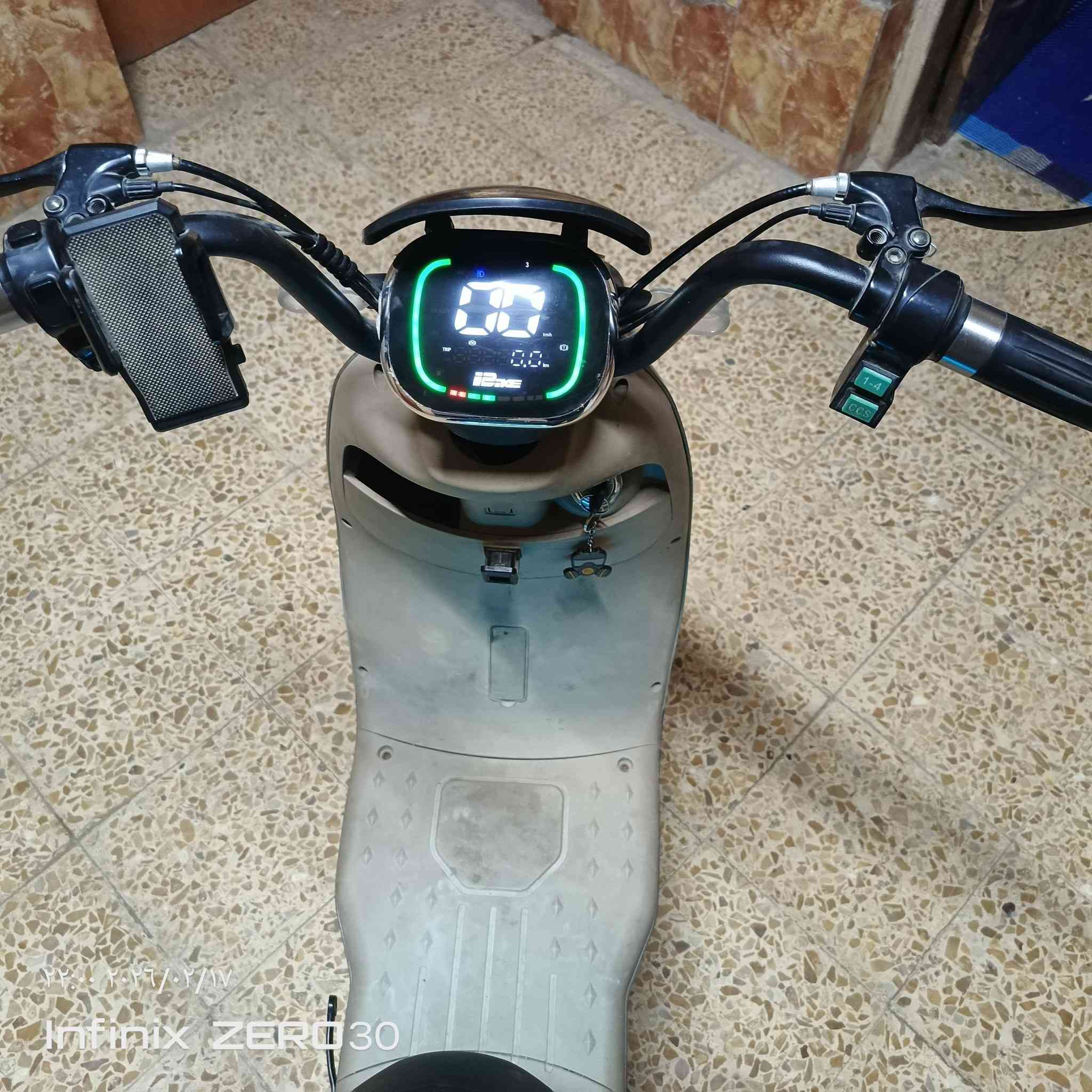 سلام عليكم شباب دراجه شحن  مستخدمه أقل الشهر صاحبه الله وفقه وراح جامعه  وتركه  وضلت بلبيت وطايحات بطارياته   مابيه اي نقص  فقط بطاريات  فقط فقط    تجي تكلب وشوف شوف العين  المكان البصره قضاه المدينه الجلال   ارقم واتساب وتصال ***********
