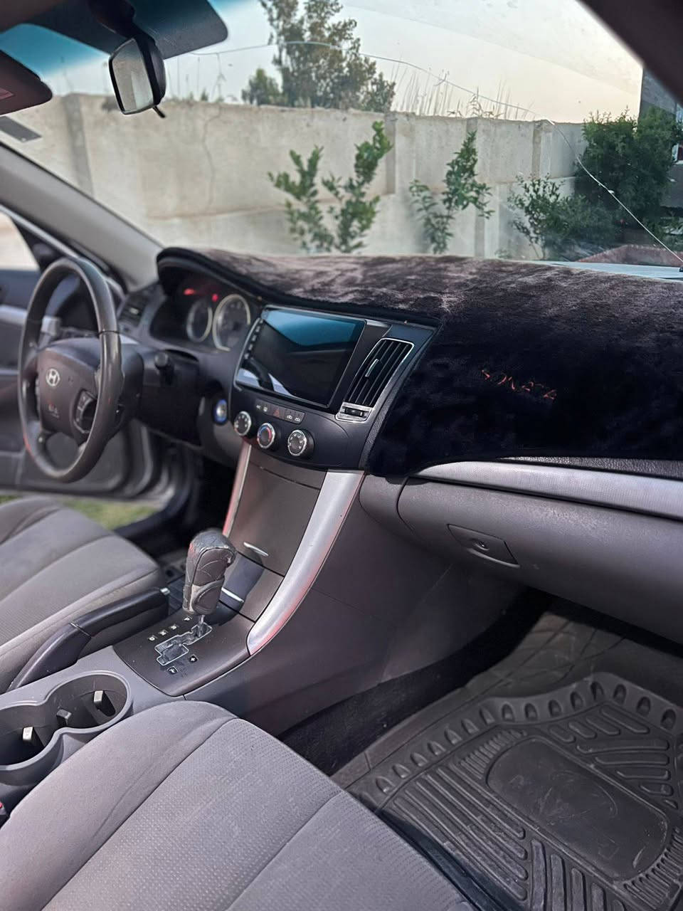 ​للبيع: هيونداي سوناتا 2009 (وارد أمريكي)
المواصفات:

​المحرك: 4 سلندر (2400cc) (اقتصادي جداً) 

​ناقل الحركة: اوتماتيك

​الحالة العامة: السيارة نظيفة جداً ومحافظ عليها، محرك وكير وتبريد بحالة ممتازة.

​

​نظام ABS، مانع انزلاق.

​تحكم ستيرن 

​مثبت سرعة (Cruise Control).

​نظام صوتي ممتاز.

​ملاحظات:

​السيارة جاهزة للمستخدم وما محتاجة أي مصاريف. مراب صدرها ع ايدي  قبل ايام بدلت الها وحتى دسكات وفلنجات جدد 

​الصور المرفقة توضح نظافة السيارة من الداخل والخارج.

ضرر السيارة: بنيد مبدل اصلي امريكي وجاملغ مصبوغ 

بالعراق بيها رش صفحه السايق اثر جرااد فقط لا معجون ولاتعديل فقط رش 

​الرقم: ***********

​المكان: (بابل/المحاويل).

​السعر: (106 وبيها مجال اتصل وبيك خير وتدلل).
