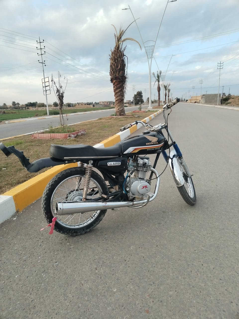 السلام علیکم
ماطور للبيع موديل 23 رابيدو  مفتوحه ابدل بس ولفات نشاطه فول  شلعه معدل  السعر 350 او مراوس ب تايكرر او بسيفان


**إذا كنت صاحب هذا الإعلان وتريد حذفه لأي سبب، رجاءا أرسل رسالة إلى الدعم الفني**