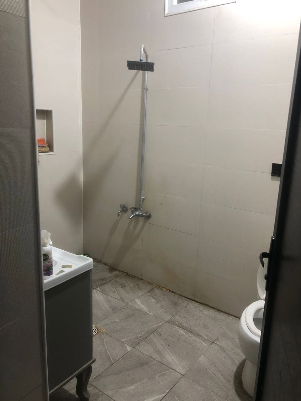 السلام عليكم

🔥 فرصة مميزة – بيت للبيع بناء حديث جداً 🔥

🏡 بيت طابقين للبيع
📐 المساحة: 100 متر
▫️ الواجهة: 5 متر
▫️ النزال: 20 متر
📄 الطابو: زراعي سند 25

📍 الموقع: الكرامة الأولى

🔹 تفاصيل البيت:
▪️ الطابق الأرضي:
مطبخ + استقبال + غرفة + مجمع صحيات

▪️ الطابق الثاني:
غرفتين + هول + مجمع صحيات

✨ بناء حديث سنة 2023 – البيت نظيف وجاهز للسكن

📞 للاستفسار والحجز:
مكتب ريسيل للعقار والمقاولات
📱 ***********
اتصال أو واتساب

#عقارات_الحلة
#بيع_بيوت
#الكرامة

وهاي نسخة قصيرة قوية للر
