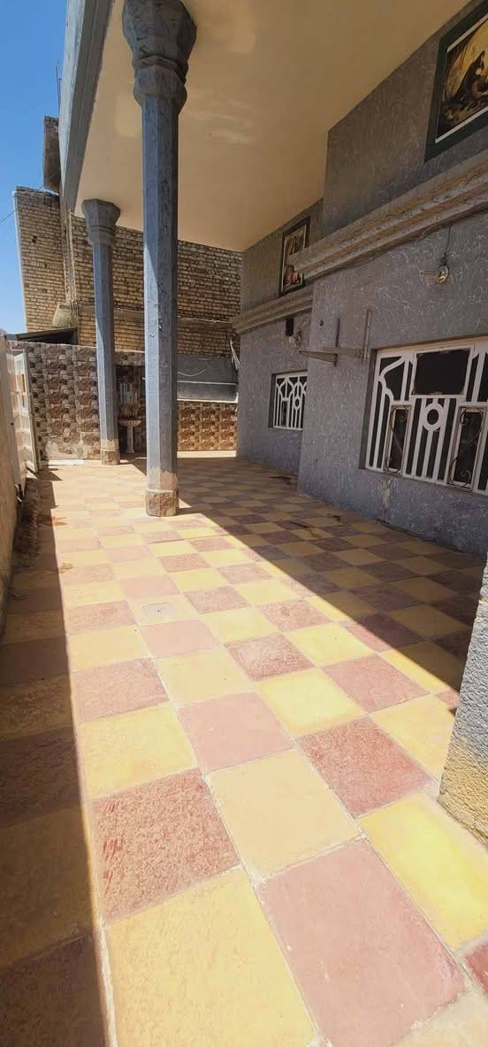 بيت للبيع في الطهمازيه يبعد عن الشارع العام ١٠٠م الفرع مقابل فرن صمون العافيه يم عمود٩٩ يحتوي على غرفتين وصاله ومطبخ وحمام وكلدور وصحيات عدد٢ ويحتوي على ٢كيزر وماطور مي للاستفسار الاتصال على الرقم ***********

