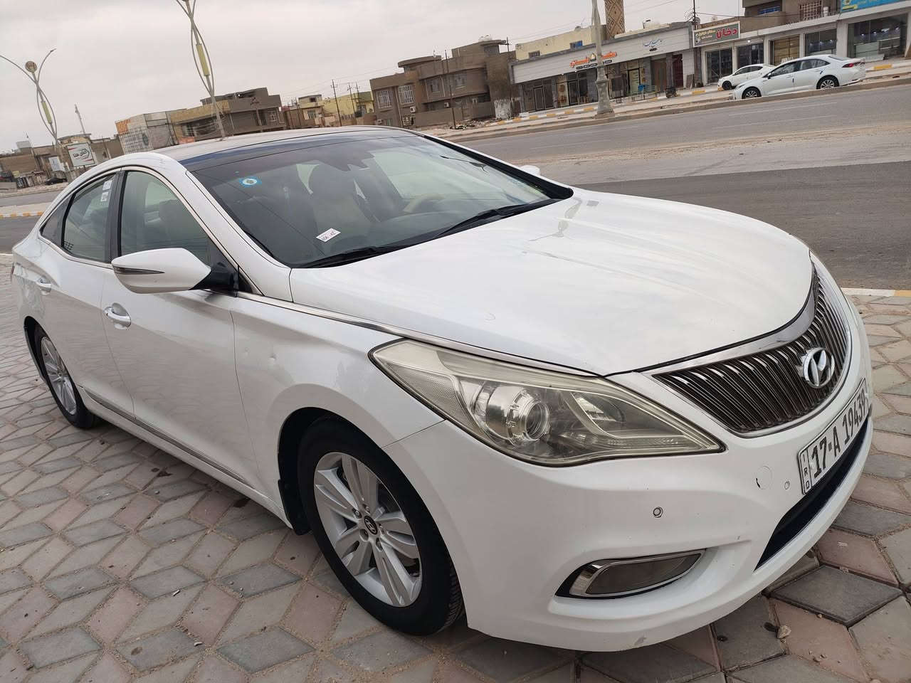 السلام عليكم
هونداي ازيرا موديل ٢٠١٥ فول مواصفات 
بصمه ابواب وتشغيل 
بانوراما طكتين 
كشنات جلد
تدفئه  كشنات
قطعتين تبريد 
تحكم كشنات منفصل بل ابواب 
برده خلفيه كهربائيه 
بردات جانبيه خلفيه 
مري شفط نظام ترحيب
مري قلاب..............
عنده تقرب اناره داخليه 
لدات خلفي 
حساس امامي خلفي 
لد مري جانبي 
حساس خلفي امامي 
يدات نيكل إشارات ترحيب جانبي 
دبل كزوو خلفي 
ويل كب 17 
حدادة جديدة وتخم تاير جديد 
محرك 3000 / 6V المرغوب 
السيارة رقم سماوة بأسمي سنوية لل٢٨ ومكان السيارة ديوانية 
وارد خليجي حادثها بالعراق جاملغ خلفي من جهة السائق مصلح ومصبوغ 
السعر 120 ورقة وبيها مجال
أو مراوس ب اوبتما 
للاتصال والاستفسار او مراسلتنا على واتساب 
‏‪***********‬‏
غير متواجد على الفيسبوك
