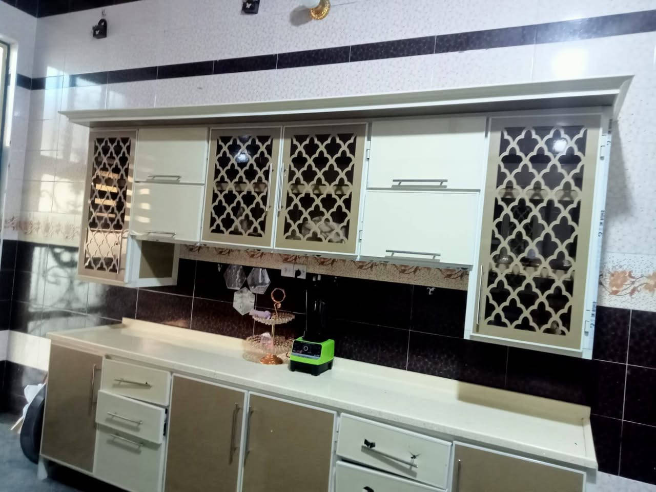 بيت طابقين حديث للبيع 
المساحه 315متر
السعر 200مليون قابل للتفاوض 
جنس العقار طابو زراعي سند 25
عرض شارع 8متر تبليط خدمات كامله
العنوان الرمادي شارع 40قرب ماركت القيصر
________________________

للمزيد من التفاصيل يمكنكم زيارة مكتبنا 

مكتب العين العقار ع شارع 40 مدخل الصوفيه الثانية 

او الاتصال على الارقام 

***********
***********
***********
