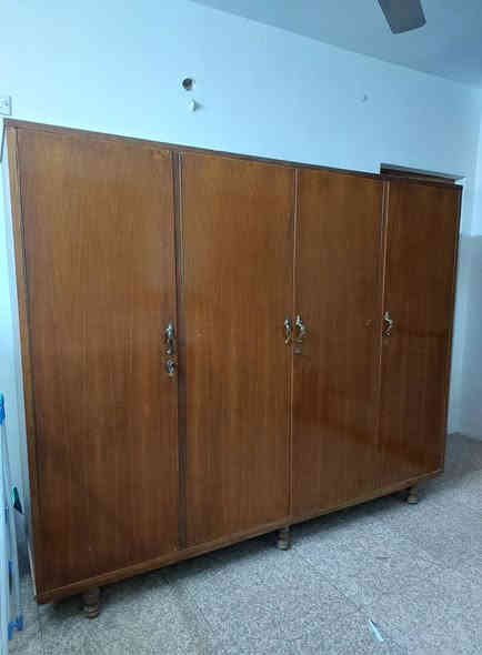 السلام عليكم ورحمة الله وبركاته
كنتور أربع ابواب صاج أصلي وجه وظهر وداخل ، تسگام صناعة الأول ثقيل جدا بسعر  250 مع مجال قليل الف مكاني بالكرادة 
للتواصل على الخاص أو الاتصال
***********
