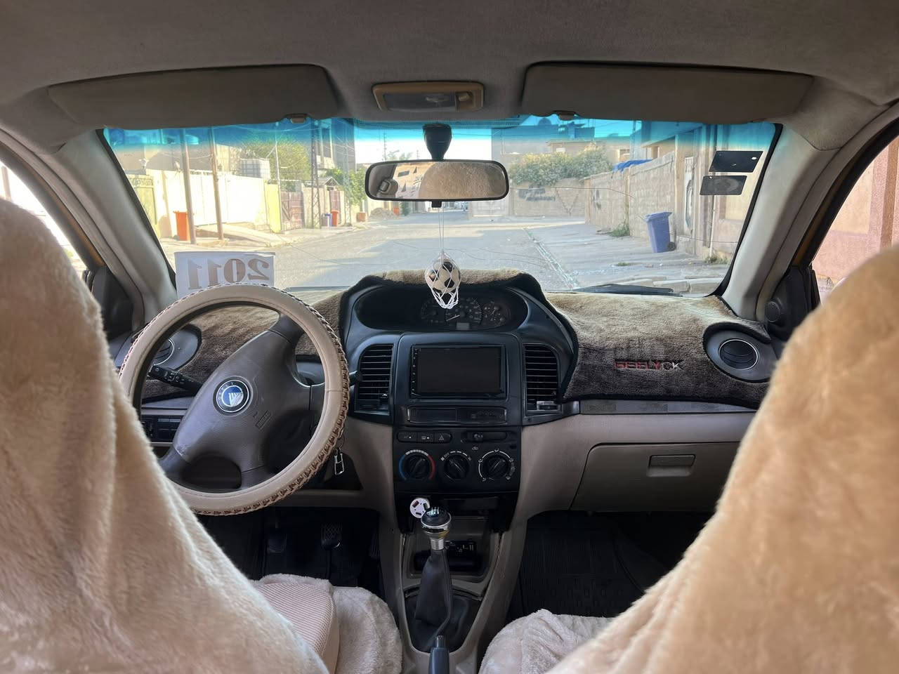 سياره جيلي كير عادي موديل 2011
نضافه فول رقم بغداد مكان كركوك رقم ***********
