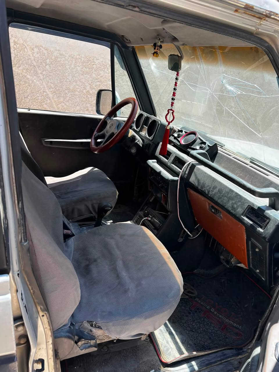 سلام عليكم كالوبر للبيع موديل 1993بغداد مشروع وطني. السياره حلوه نضيفه مرتبه مكينة و كير ففتي مكفولات تخم تاير اربعه جاملغات مبطنه سعر 40 وبيها مجال رقم الهاتف ***********مكاني بغداد مدينه صدر
