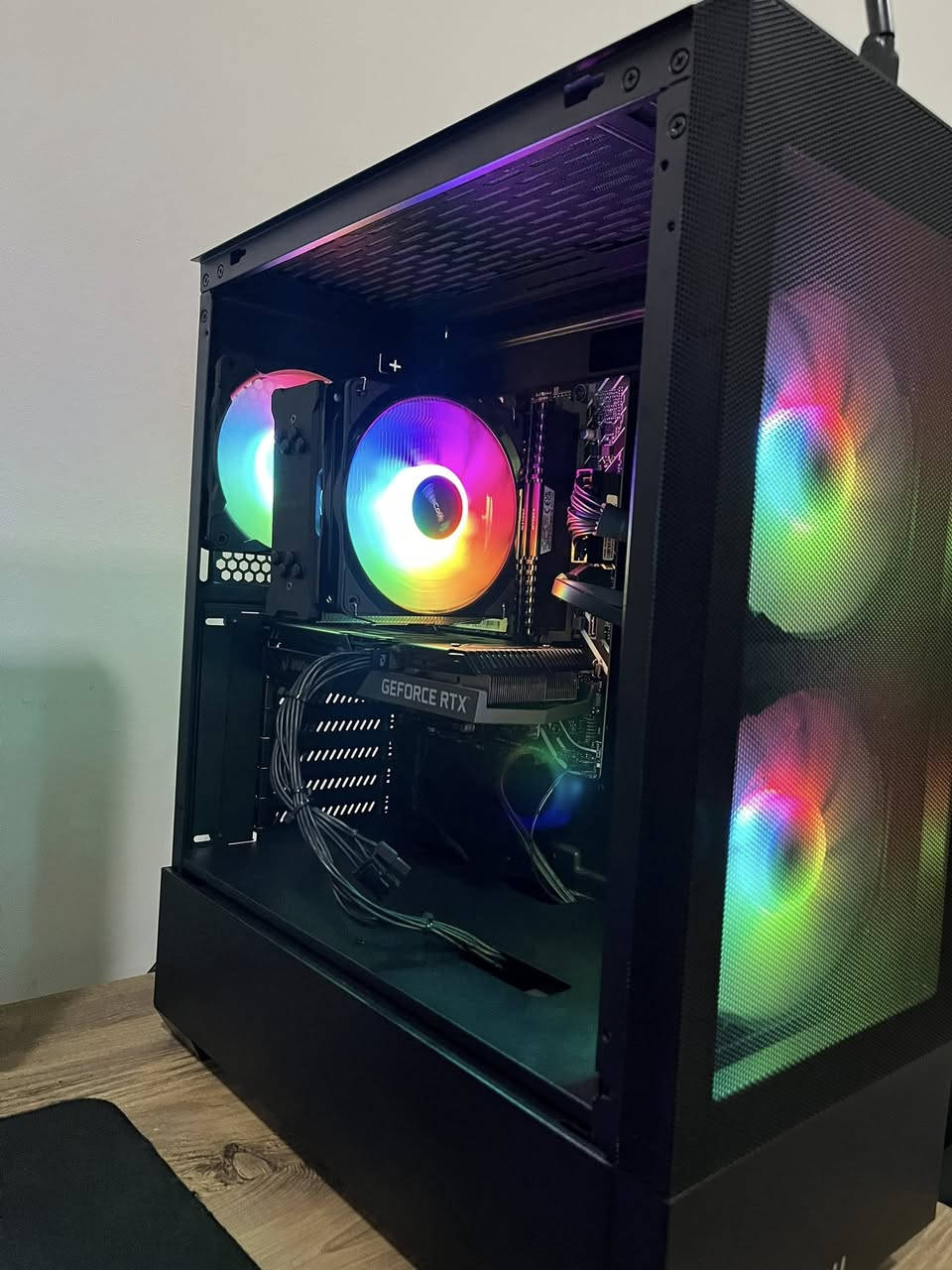 سلام علیکم
تجمعە البیع

‏CPU : Core i5-12400F  2.50 GhHz  6 core 
12 Thread 
‏Cooler ag400

Ram : Corsair  2x8 16GB 3200 mhz corsair

GPU :  RTX 3060 TI ZOTAC 

Motherboard : PRIME H610M-K D4

HARD :  SSD 256GB  +1T HDD

power supply :  600 watt msi mag

Case LIANLI 3 fan

 حالته مثل الجديد، ما مستخدم بالتعدين، وإذا مستخدم ففترة كلش قصيرة. نظيف وما بي أي مشكلة
سعر ٩٤٠ الف 
توصیل موجود


**إذا كنت صاحب هذا الإعلان وتريد حذفه لأي سبب، رجاءا أرسل رسالة إلى الدعم الفني**