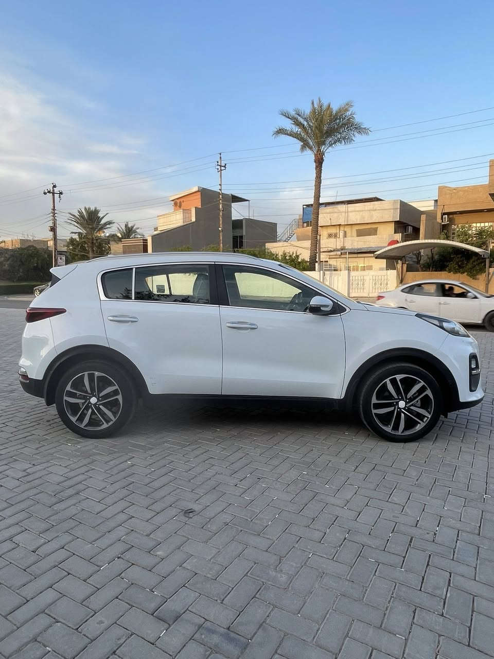 كيا سبورتج موديل ٢٠٢١ شركة الدوليه
خليجيه رقمها بغداد رقم الدولي الجديد بأسمي السياره 
مواصفاتها شركة الدوليه معروفه
تجي شاشه اصليه حساس اصلي اريل نفكيشن 
مكينه الفين دوش عداد الكيلو متر ٣٥ الف كيلو متر استخدام جدا قليل للسياره
ملاحضات السياره
بيها بكد كف الايد بالضبط بأسفل الباب الخلفي اثر شخط
واركان الدعاميه الاماميه      
سونار مرفق ويه المنشور ووين متريد تفحص  افحص
سعر ٢٠٥
عنوان بغداد العامريه 
***********
