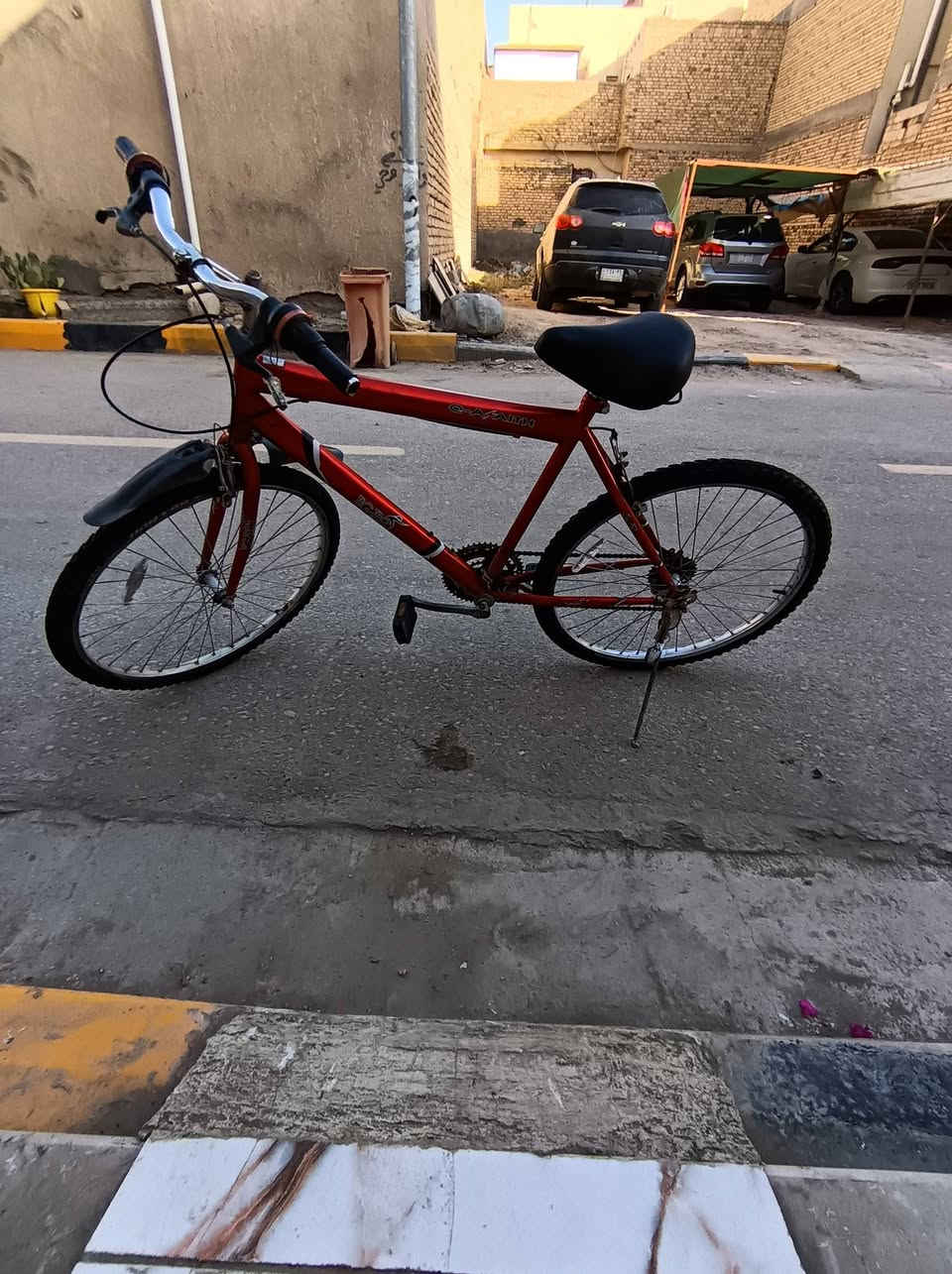 بايسكل جبلي، تأخذه برغي ماتذب عليه بدلت عقرب جديد
جديد بالباكيت وسرج جديد، ومشخط قليل البايسكل

السعر 75 ألف وبي مجال للطيبين 

ملاحظة. يشتغل البريك الخلفي فقط والبريك الأمامي يراد تبديل مخدات فقط 

البايسكل عجبك ما عجبك روح لاتضل تكسر بسعره تمام❤

للتواصل على هذا الرقم 

***********
@إشارة
المكان الناصرية المنصورية
