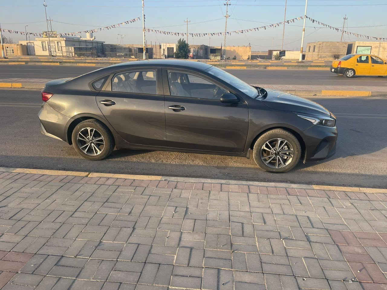 سيراتو موديل 24خليجي ماشيه 26الف نص فول محرك 1600دوش رقم شهداء مثنى بيه قطعتين رش ولباقي مكفول سعر 148 وبيه مجال مكانه سياره سماوه قضاء الخضر متواجد عل واتساب ***********
