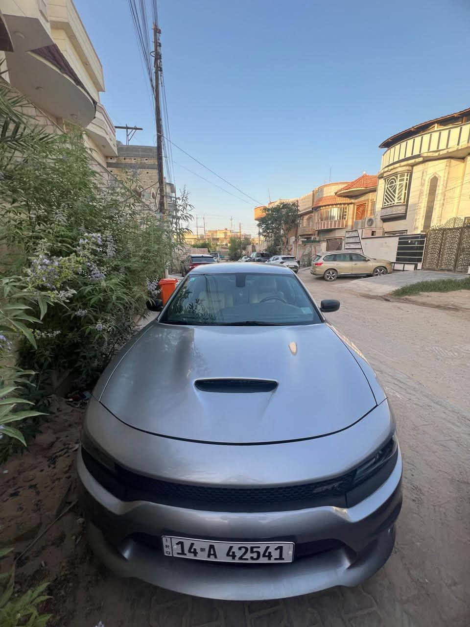 دوج جارجر 2016
اللون سلفري
بصره -حره (تحويل ثاني يوم)
مواصفات sxt
محرك 3600
كاميرا خلفيه - شاشة كبيره
محدثه السياره كت كامل (srt)
بيها 5قطع صبغ (بنيد + جاملغ ايمن+ جاملغ ايسر+الباب عكس جهه السايق + باب خلفي)
دواخل بيجي - نظام Abs - تشغيل عن بعد 
السياره حداديه + مكينه + كير (مابيها نقص والحمدلله)
عنوان السياره : البصره 
رقم الهاتف ***********
السعر 152$
وبيها مجال قليل
