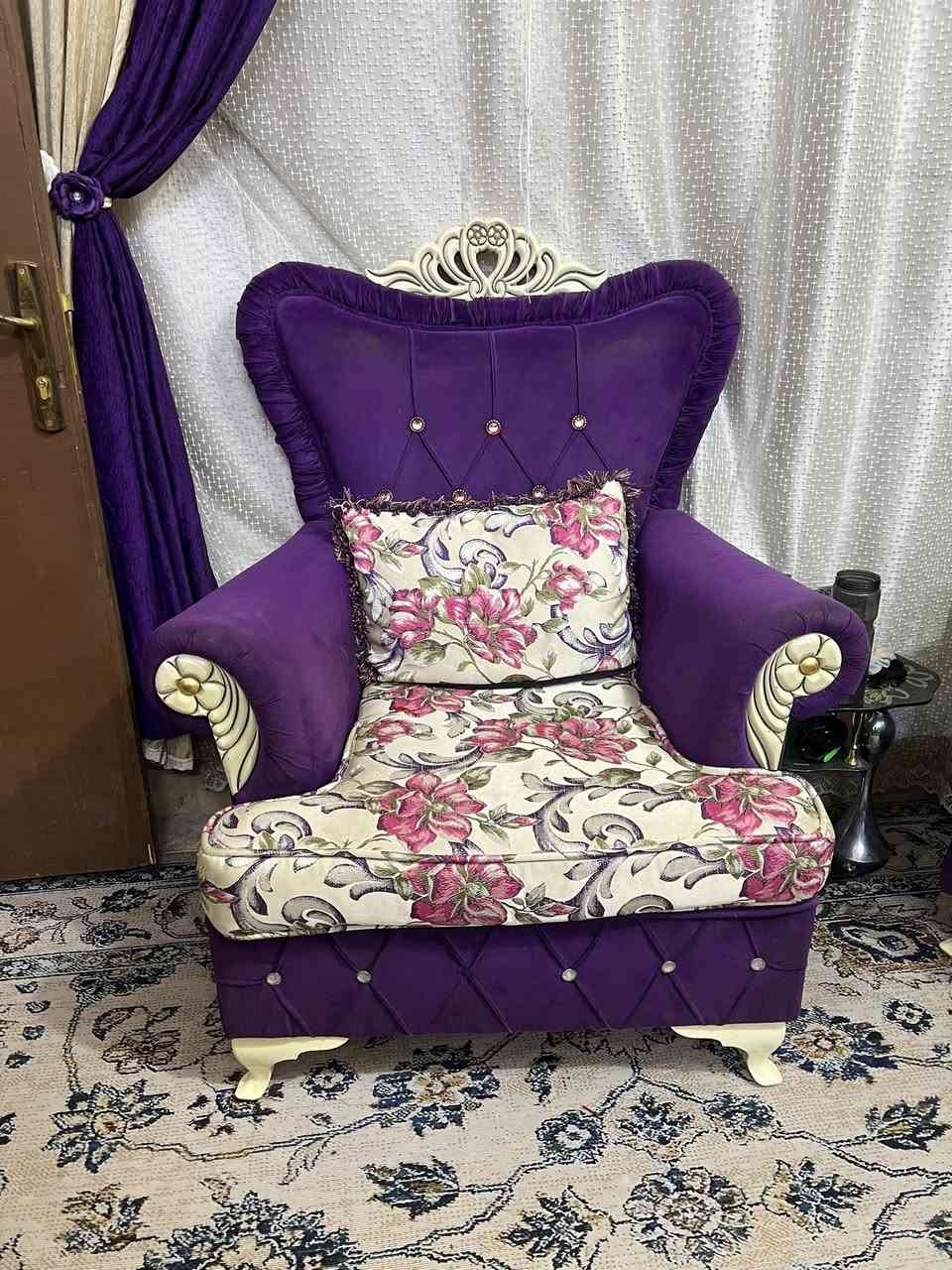 تخم إسفنج مميز الخشب زان اصلي العنوان ناصريه مركز السعر ٥٥٠ الف *********** التخم مكون من خمس قطع
