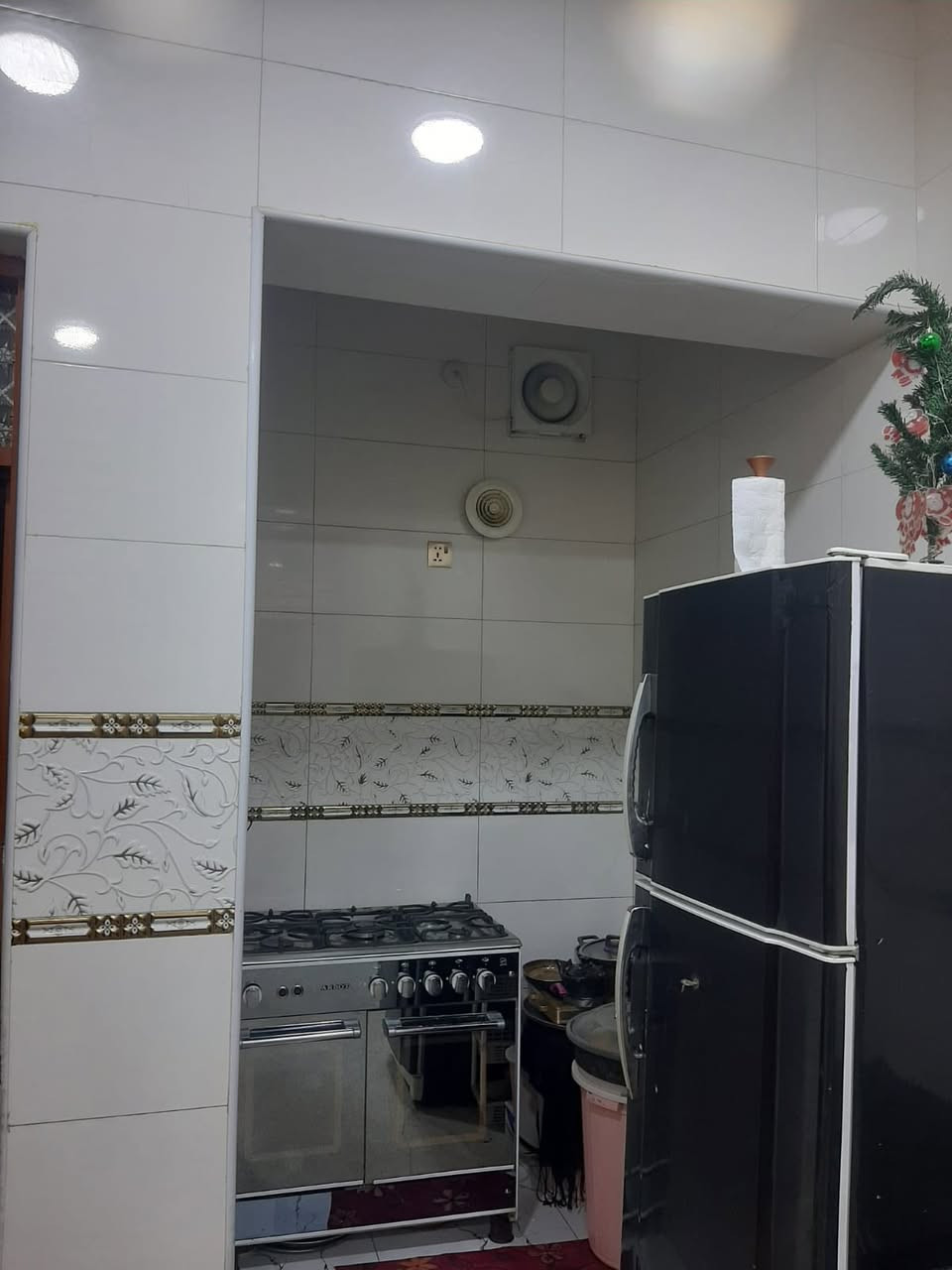 دار للبيع زراعي في حي الشموع جاهز للسكن مساحه 150 متر جداً قريب ع شارع العام بناء درجه اولئ بناء حديث تفاصيل بناء // غرفتين / صاله / مطبخ / وستقبال/ وصحيات داخليه وخارجيه // السطح شتايكر /بيت بي وصل تطويب للاستفسار اكثر تصال او زياره المكتب في الشموع ع شارع العام  
*********** // #مـكتب_المسـتقبل_للعقـار 🏠.
