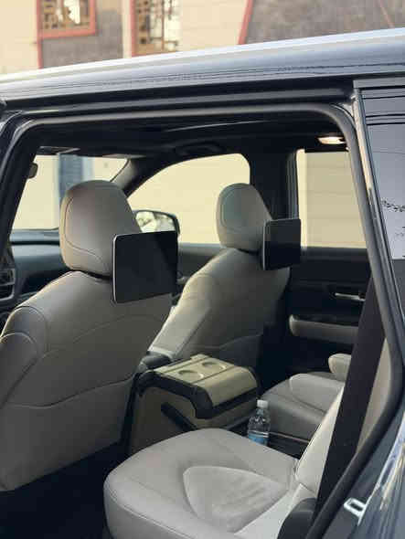 للبيع تويوتا كراند هايلاندر 2024
السيارة اعلى مواصفات لمتد هايبرد
المواصفات 
بانوراما 
4 مقاعد تدفئة و تبريد
دجتل (عدادات الكترونية)
3 شاشات 
مقاعد جلد و كهرباء
رادارات (امامي+خلفي+جانبي)
قيادة ذاتية 
سستم صوت jpl
لايتات led متحرك
تدفئة ستيرن 
صندوق كهربائي
بردات بل ابواب 
مقاعد منفصل vip
حادث السيارة فقط كسر بالدعامية الامامية و مصلح علكدهة و مصبوغ الباقي مكفول
السيارة ماشية 7 الف 
السعر 49،500 يعني اربع دفاتر و 95 ورقة 
مكان السيارة بغداد
للاستفسار ***********
