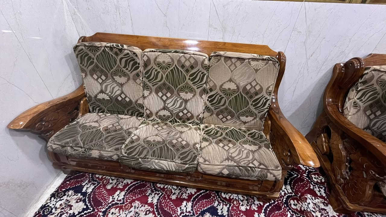 تخم 7 مقاعد مع طبلة مربع سعر 250 مستعجل على البيع وبي مجال مكاني بغداد
***********
