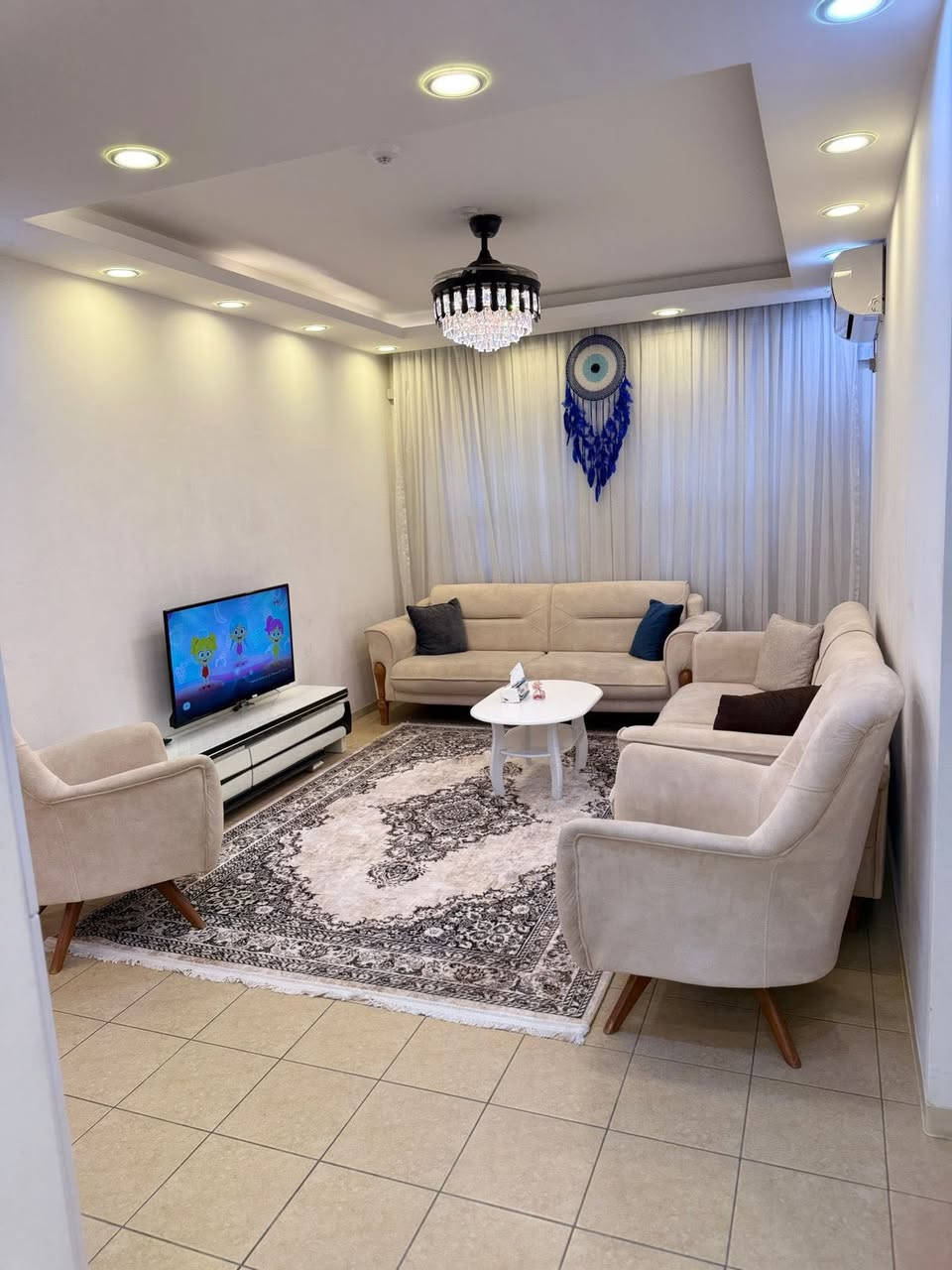 للبيع 100م غربي شقه من اجمل الشقق في بسمايه شقه متعوب عليها اثاث وديكورات ديلوكس بل عافيه على الياخذها سعرها 80 مليون على نضام القديم قسطها 410 مصفره جميع الخدمات طابق ثامن مجمع B3
للاستفسار ***********
