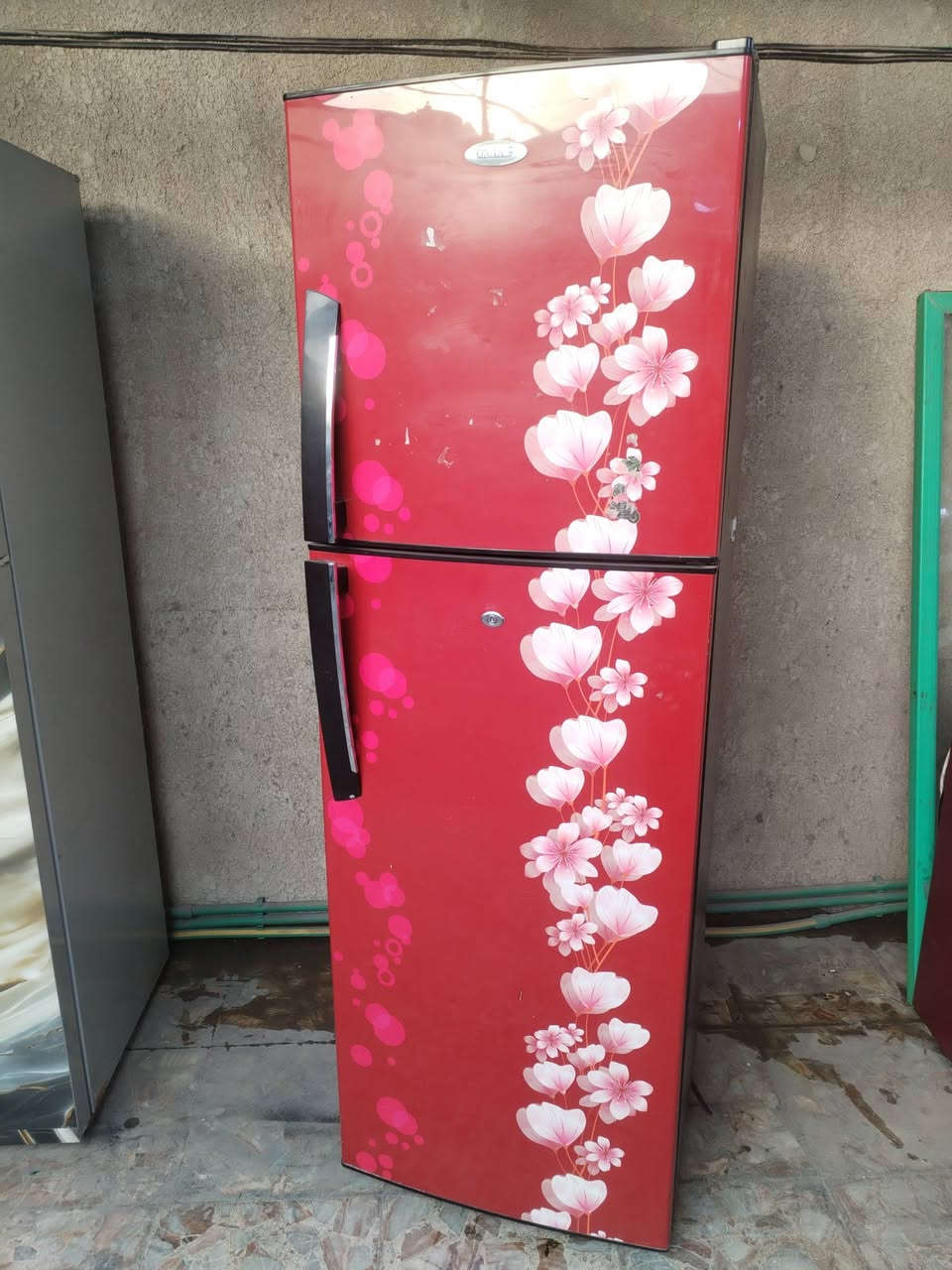 ثلاجات عدد 4 شغالات للبيع العنوان بغداد حي اور الشراي يتصل على هذا الرقم ***********
