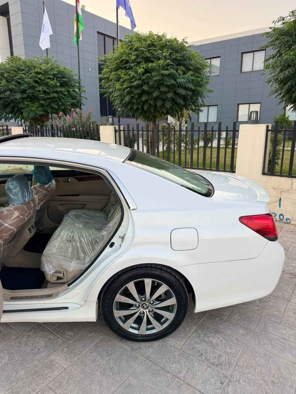 سه ره تا به ناوى خواى كَه وره وميه
86 كَه لاو كه ميك مه جال
***********
Toyota avalon2011.
تاقانه ى جوانى تاحدا ئه كه م شتى وا جوان مابيت
براوه ى دوبه ى براوه
   ليميتيد فول فول
ناو زه رد قه يات مواسه قات بەسمە نیە
 سلّايتت كوشن كاره با كوشن جلّد و  كَه رم

ئاوينه كاره باو ئيشارهت
شه ش سيدى
سه ياره كه براوه يه
ده حمو ليدرانى پيوه نيه
٤تايهو ويلى لوّك لوّك
كاملمكه به رهو ئيمپرى فايه رى بيلادى شهريكه
سه ياره كه هه موو كَيانى به شه رت ته بريد ساردو كَه رم به شه رت
ته قه و ره قهى نيه
هه موو كَيانى جايز كراو
مه كينه ى نه كراوهته وه به شه رتى ديجيتالى به يانيانيش
تكايه ئه كَه ر كريار نيت سه رم مه يه شينه مه حامه له ليه لەیەكى كه مى تيدايه
كَوْرينه وه ناكه م
سه ياره كه بؤياغى به شه رت نيه نامه مه نيره بوّ بوّياغ ده حموليدراو به
شهرت كَوّرينه وه ناكه م تكايه
ئه كَه ر كرياريش نيت سه رى خوتو منيش مهيه شينه
سعرى‌86 كَه لاو. كه ميك
مه جال
شوين رانيه
