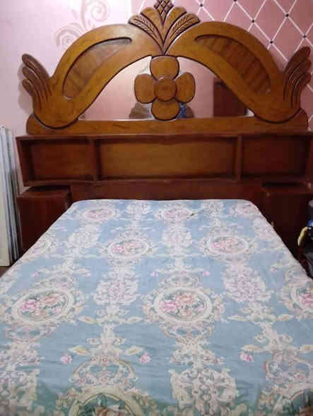 للبيع غرفه عراقيه مكانه القائم الغرفه على 450 المشتري يتصل ع رقم صاحبه ***********
