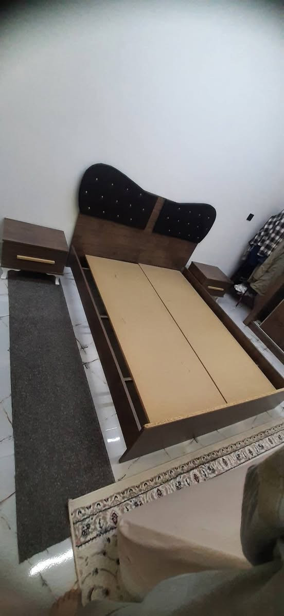 معرض العماد//غرفه نوم تركي مستخدمه بشرط النضافه للأستفسار ***********//*********** كركوك, العراق
