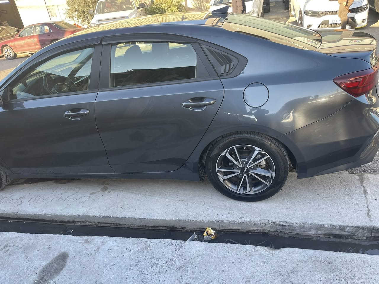 كيا فورتي 2022
لون نفطي 
رقم اربيل باسمي
مكينه 2000 دوش
رادارات خلفيه اماميه جانبيه
توقف ذاتي امامي خلفي 

كير 8 نمر 
داخل مخمل اسود 
حادثها بخشم الجاملغ الامامي امريكا
بس بارد بسيط 
شخط بابتين الجهة اليمنى 
تبديل باب خلفي ايمن وصبغ باب وجاملغ خلفي 
ماشيه 84 مايل 
السعر 130
بيها مجال 
مكاني بغداد اليوسفية 
*********** 
***********
