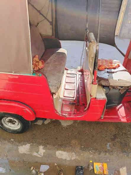 سلام عليكم تكتك للبيع موديل 17 مرقمه بسمي تحويل ثانيوم تكتك نضيفه مابيه خياس امعمره السعر 4000  وبيه مجال المكان بغداد حي النصر***********
