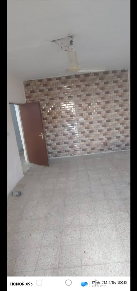 بيت للايجار
طابق ونص 
شارع المعهد قرب مدرسه الكندي
غرفتين نوم/استقبال
مطبخ/صحيات2/ سطح
( اجاره 350 الف)
ابو علي الركابي
***********
