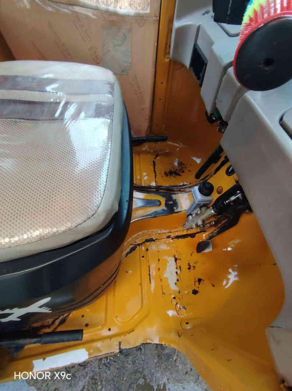 سلام عليكم عندي تكتك 18شوفت عينك بيه خياسات تكتك مكينه مكفوله داخله نضيف تايرات نضيه مكان بغداد شعب ***********
