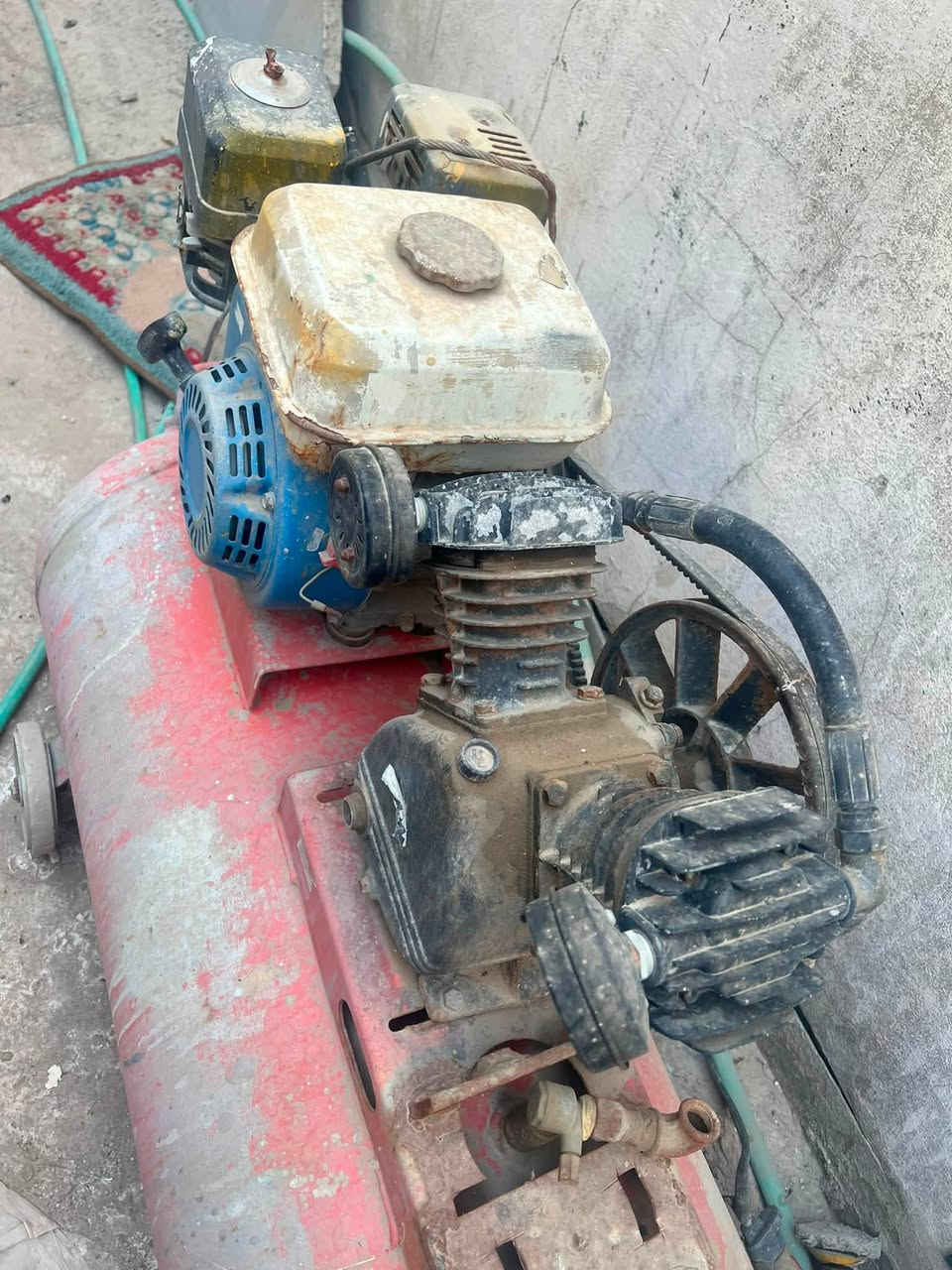 كمبريسر انجيكو 50 لتر شغال يحتاجله مسدس والكمبريسر الثاني متروك مكاني بصره الرقم ***********
