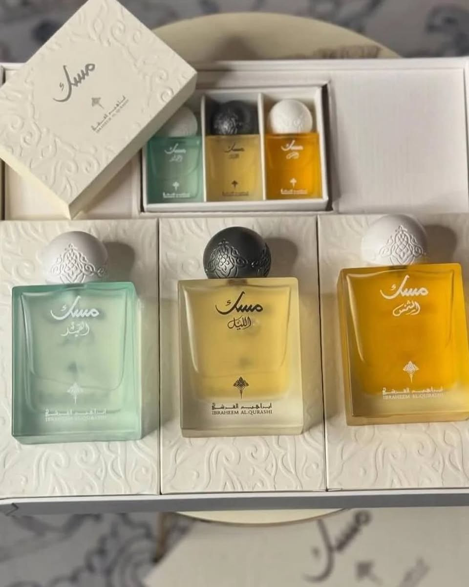 ⁨ سيت مسك ابراهيم القرشي لكلا الجنسين Ibraheem Al Qurashi Musk Perfume Set Unisex 🩵🫧🍬 
يتضمن 6 عطور متنوعة بروائح مميزة وغنية. 
♡  الحجم الكبير 3 قطع 75ml 
♡ حجم ميني 3 قطع 10ml 
النـوتـات العطرية :
- مسك الليل : 😔🌠
البرغموت، الكشمش الأسود، التفاح
خشب الأرز، الباتشولي، الكراميل
المسك، العنبر، الرمان
مسك الشمس : ☀🥹
القرفة، الهيل، زهر البرتقال، البرغموت.
 البوربون، الإليمي، الفانيليا.اللوز الحلو، المسك، الأمبروكسان، خشب الغاياك.
مسك القمر : 🌙💋
الليتشي، الراوند، البرغموت، جوزة الطيب. الورد التركي، الفاوانيا، المسك، الفانيليا، البتاليا. الكشميران، البخور، خشب الأرز، نجيل الهند الهايتي

سعر المجموعة 35 الف


**إذا كنت صاحب هذا الإعلان وتريد حذفه لأي سبب، رجاءا أرسل رسالة إلى الدعم الفني**