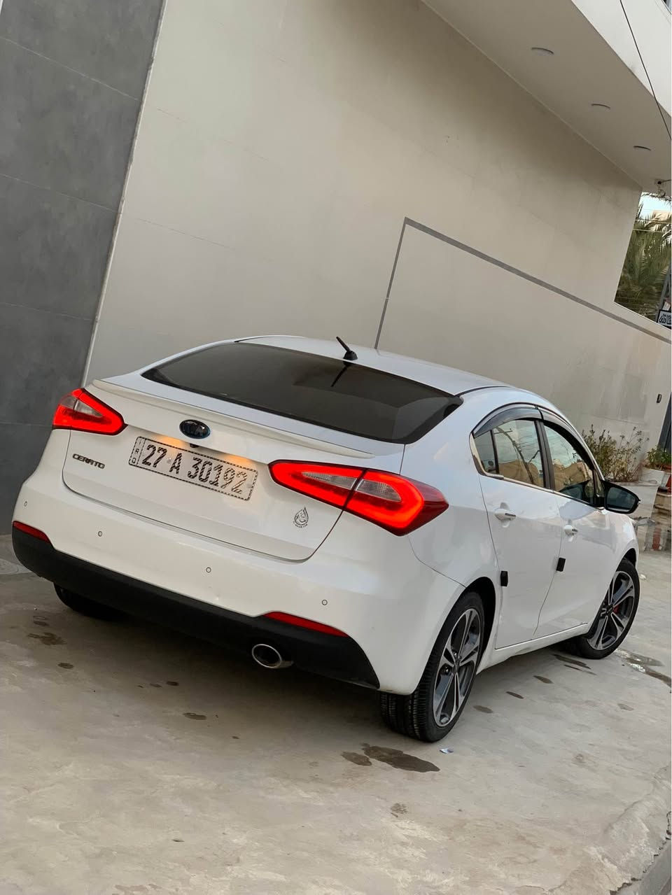 سيراتو مديل ٢٠١٤ خليجي مكينه ١٦٠٠ مكينه وكير مكفولات جاهزه السياره وجديده هزه وارقام جدد مكفوله ماعدا الجاملغ الخلفي صبغ باقي السياره مكفول لا بارد ولا رصعات مواصفات فولل للأخير شنو الي بالك موجود بصمه فتحه شفتات حساس امامي خلفي مري شفط اشارة ترحيب بصمة ابواب لد امامي خلفي تبريد بيانو منفصل تبريد خلفي كشنات جلد اسود وجوزي ويل كب عدد 5 + حساس هواء مثبت سرعه ٣ انظمه قياده 
عنواني ناصريه الاداره المحليه شارع الزيتون 
السعر ١٢٧ وبيه مجال قليل اخوان كلشي موجود بلسوك بس السياره جديده ومواصفات اعلى شي 
*********** ناصرية, ذي قار
