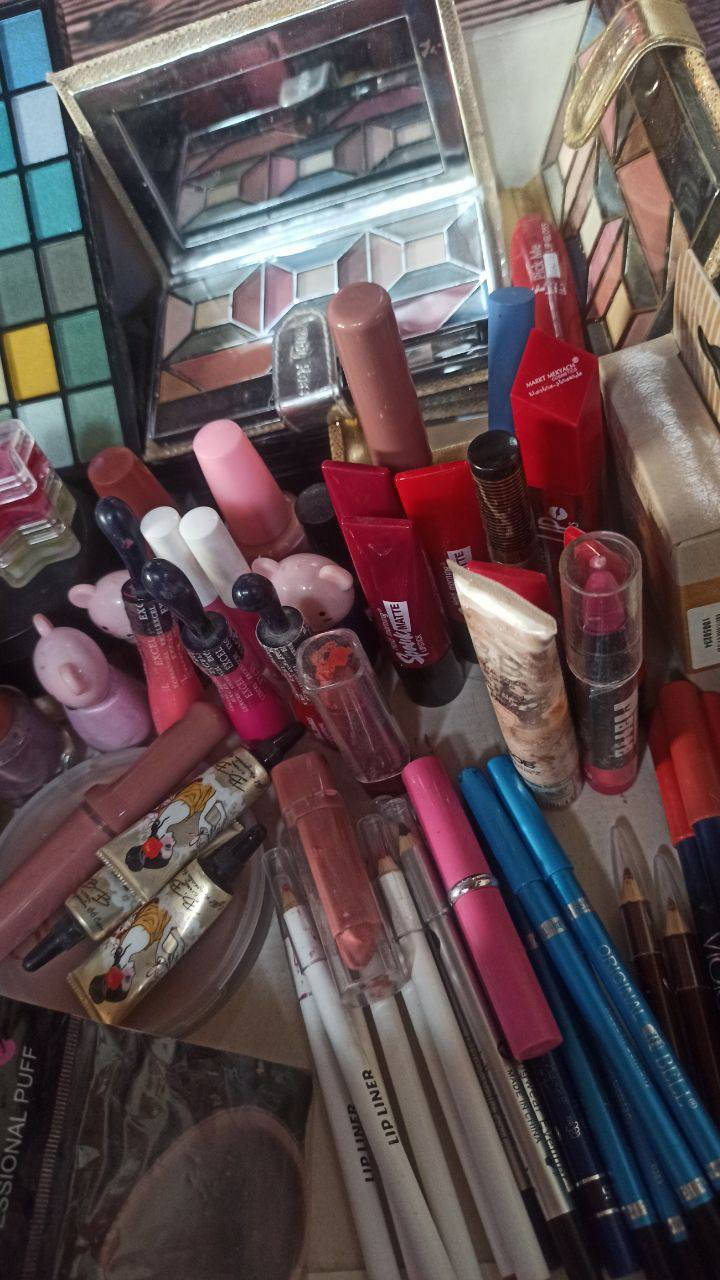 كارتونه مكياج مشكل غير مستخدم اكثر من ١٠٠ قطعه ب٢٥ مع التوصيل


**إذا كنت صاحب هذا الإعلان وتريد حذفه لأي سبب، رجاءا أرسل رسالة إلى الدعم الفني**