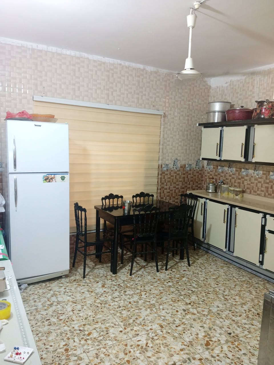 بيت للبيع طابقين كونكريت مسلح 🏠 طابو زراعي سند  25 

المساحه واقع حال 150/بالسند 133

يحتوي الطابق الاول  على غرفة نوم وكنيدور واستقبال ومطبخ وصحيات داخليه و خارجيه 
الطابق غرفة مع مخزن  

الموقع 🌏 الطهمازيه عمود 101

الاستفسار ***********متوفر واتساب
