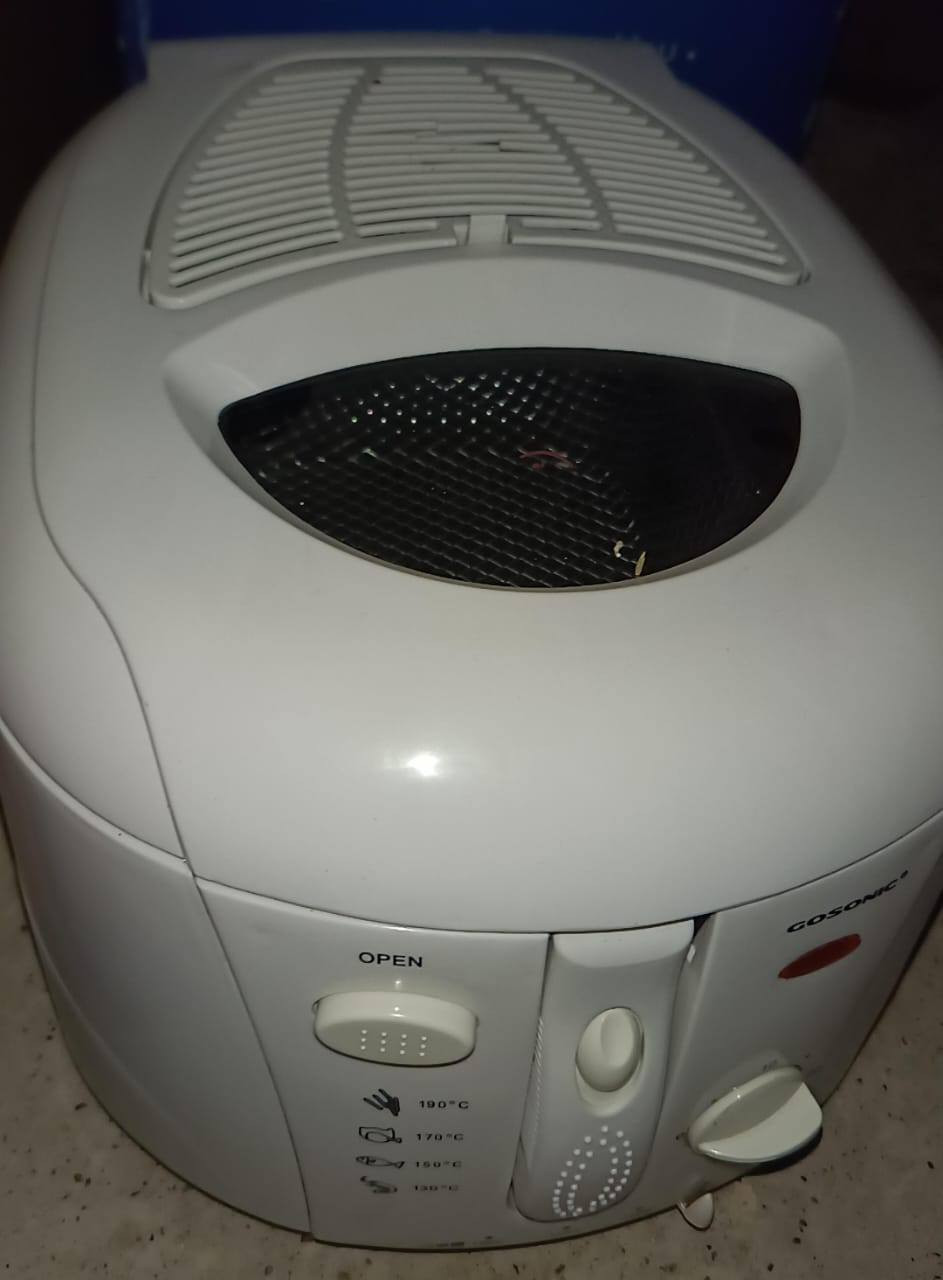 للبيع خزان ماء حجم 2500 لتر السعر 65،مكنسة كهربائيه جديده مامستخدمه شركة الريان السعر 50 الف صواني عدد 2 الوحده 20 قلاية نظيفه الاصليه السعر 45  مكان القادسيه الاتصال ***********
