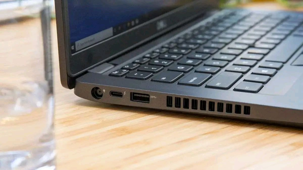 لابتوب Dell سوبر سلم الجيل الثامن سوبر سلم  للبيع
المعالج core i5 الجيل الثامن
رام 8 كيكا DDR4
هارد 256 كيكا SSD
كرت الشاشه Intel UHD حجم 4 كيكا
الشاشه حجم 14 انج ضد التوهج  دقة FHD
باتري ليثيوم 6 خلايا  شحن سريع 65 واط والباطرية ممتازة
كامره دقة hd تحتوي قفل فتح وغلق الكامره
 منفذ تايب سي و رام  وhdmi وسيم كرت وباقي المنافذ   الحاسبه كلش نضيفه وحلوه
السعر 300 النجف, العراق


**إذا كنت صاحب هذا الإعلان وتريد حذفه لأي سبب، رجاءا أرسل رسالة إلى الدعم الفني**