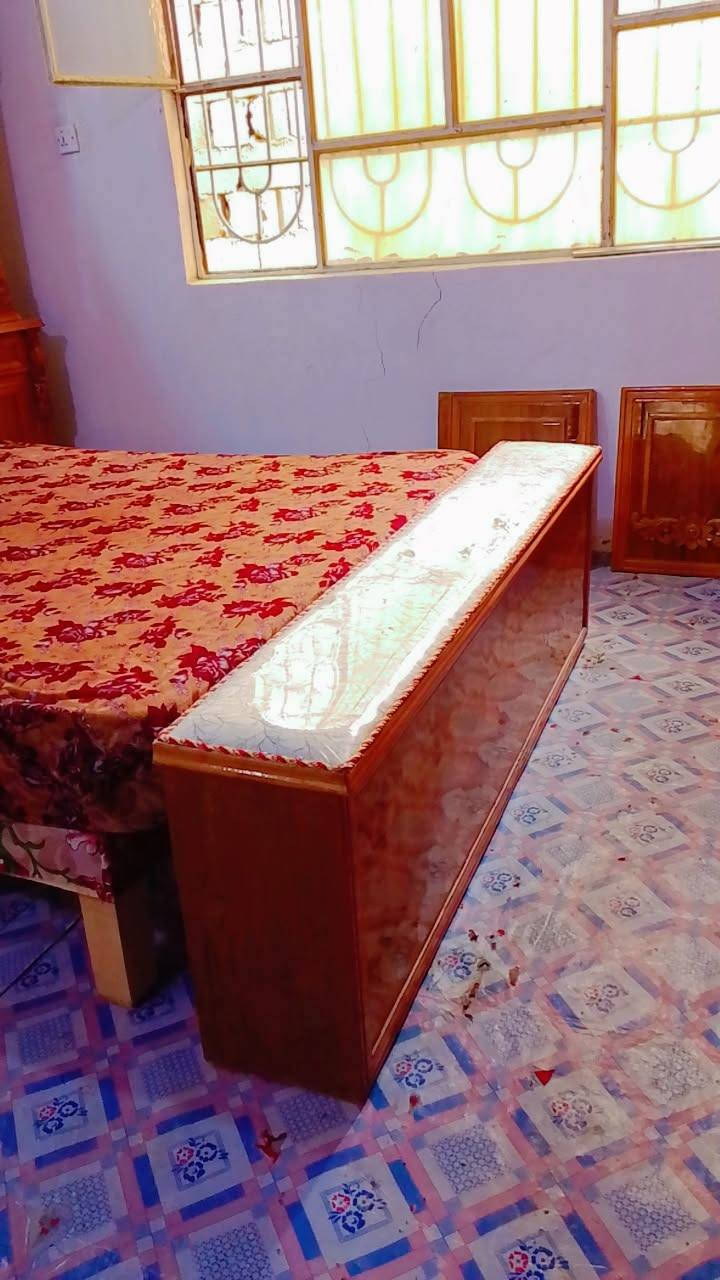 السلام عليكم من رخصة الأدمن  غرفه  اخشاب تسكام وزن فصال درجه أوله        زان مو العادي  ضخمه الغرفه كلش وجديده كلش مال متوازي  السعر 1/500وبيه مجال  والمو شراي لايكسر بحلال العالم  مكاني بابل ابي غرق رقم *********** ولواقع احله من صور
