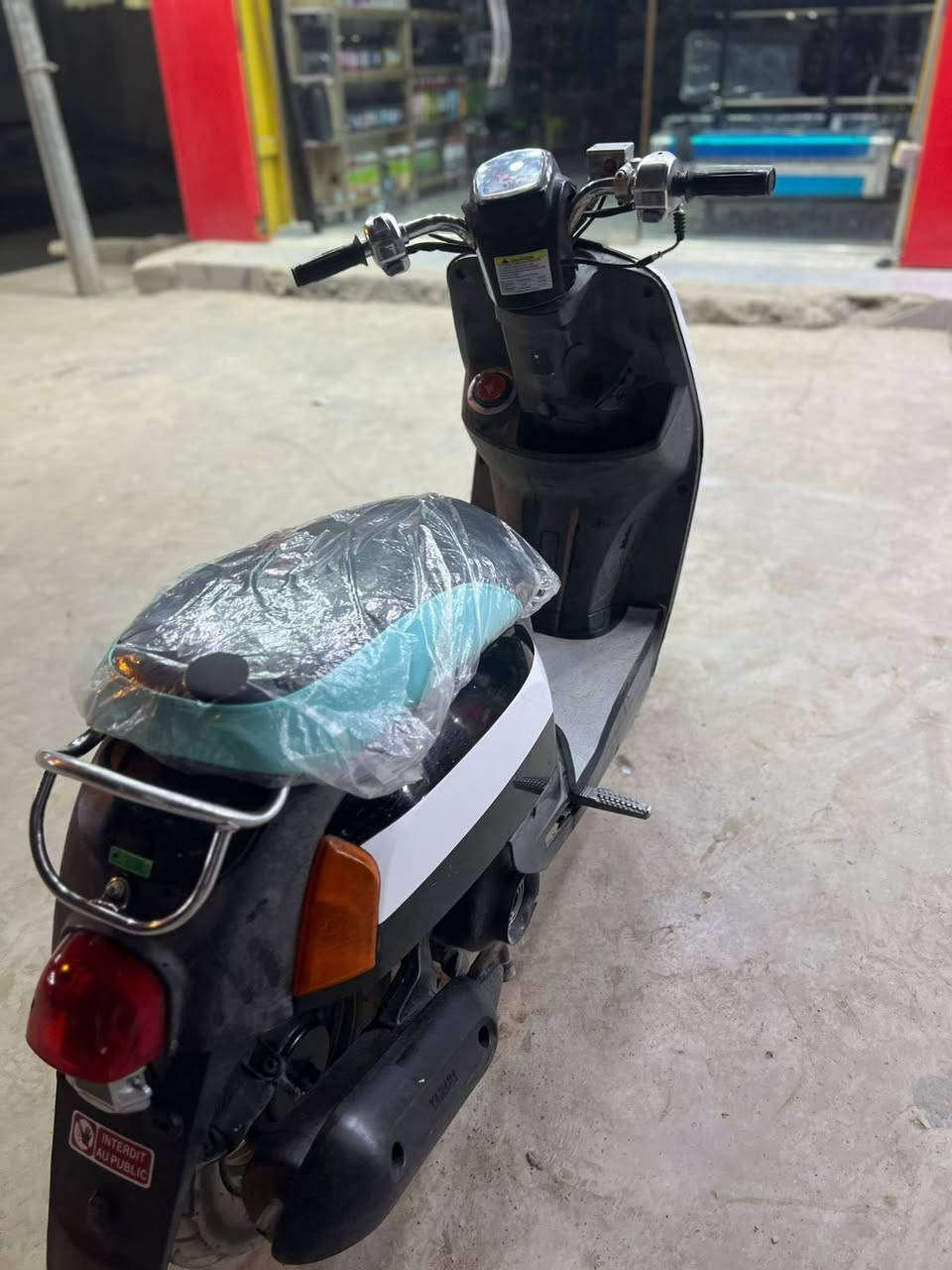 سلام عليكم دراجة للبيع ماكس بوليس كلة بلادي سعر خاص *********** بكان دراجة ديالى حي معليمن
