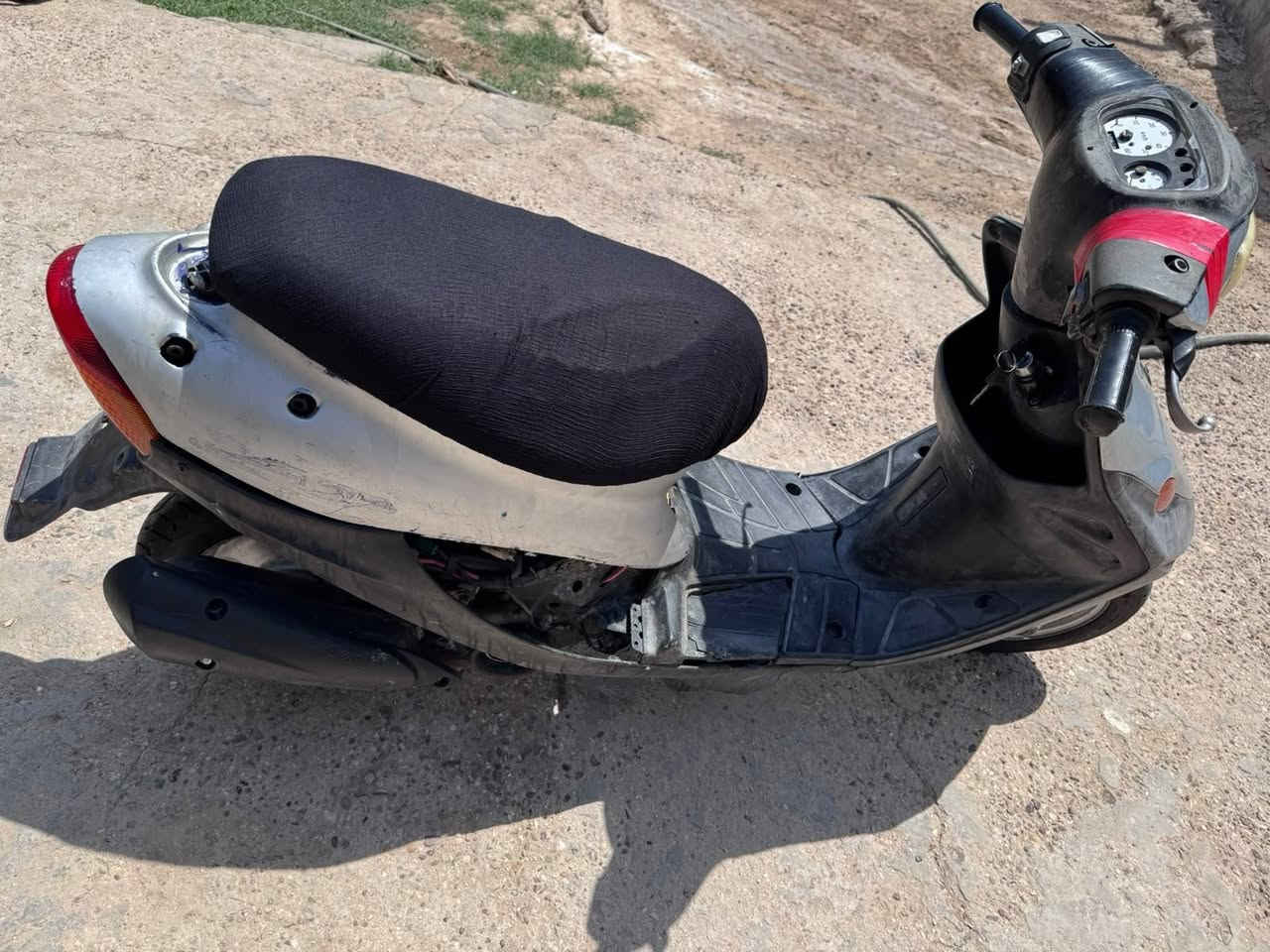 🛵 دراجة زنبورة 9 زروف للبيع
​المحرك والمكينة نظيفة  وشغالة سلف جاهز
​الكهربائيات شغال لايت عالي وناصي وإشارات يمنة ويسرة
​  الكفر نظيف يحتاج فقط زعانف بـ 5 آلاف دينار وترجع الدراجة جديدة مرتبة
​التايرات والكابريتة نظاف وبحالة جيده 
​الدراجة بصورة عامة نظيفة وجاهزة للاستخدام
​💵 السعر ​130 ألف دينار وبيها مجال بسيط  
الخاص مفتوح
وهاذا رقمي ***********
