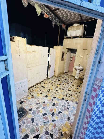 بيت للايجار مساحه 100متر كامل كهربئيات واير سحب واير نت وكيزر 
العنوان حي نداء شارع 20
سعره 325وبي مجال 
***********
