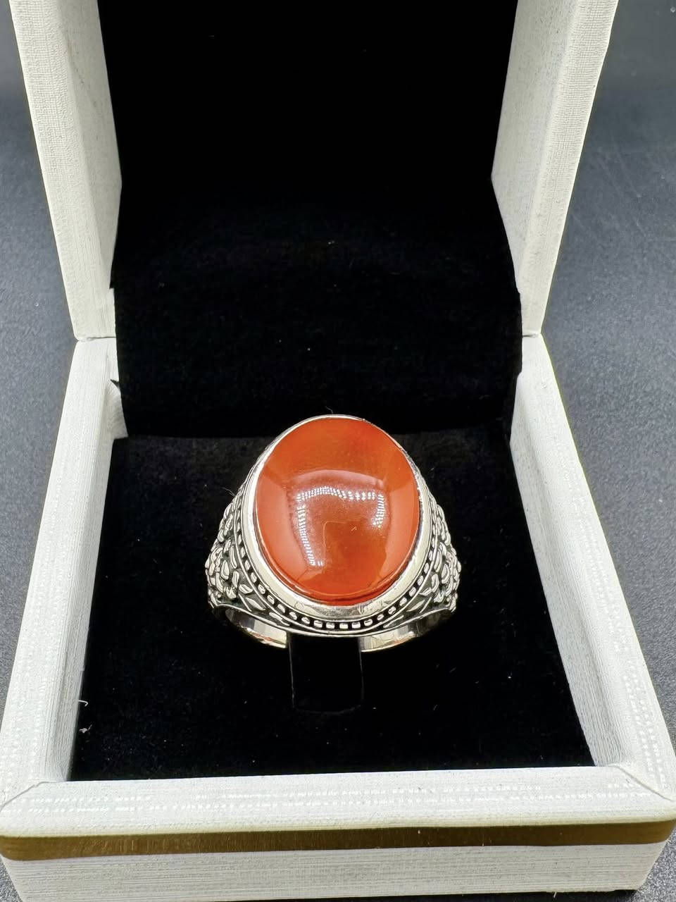 عقيق يماني صياغة يدوية ثقيلة عيار 950 صياغة علش قطعة روعة🧡.


**إذا كنت صاحب هذا الإعلان وتريد حذفه لأي سبب، رجاءا أرسل رسالة إلى الدعم الفني**