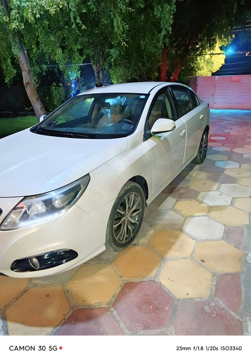 سلام عليكم سيارة للبيع رينو سافران ٢٠١٦ سيارة جاهزة كير مكينة حدادية كفالة السيارة فول مواصفات  السيارة خليجي الشركة العامة سيارة كلش حلوة مكان ميسان الشراي يتصل  السعر خاص ودلل قم هاتف *********** متواجد وتساب ابو يوسف الساعدي
