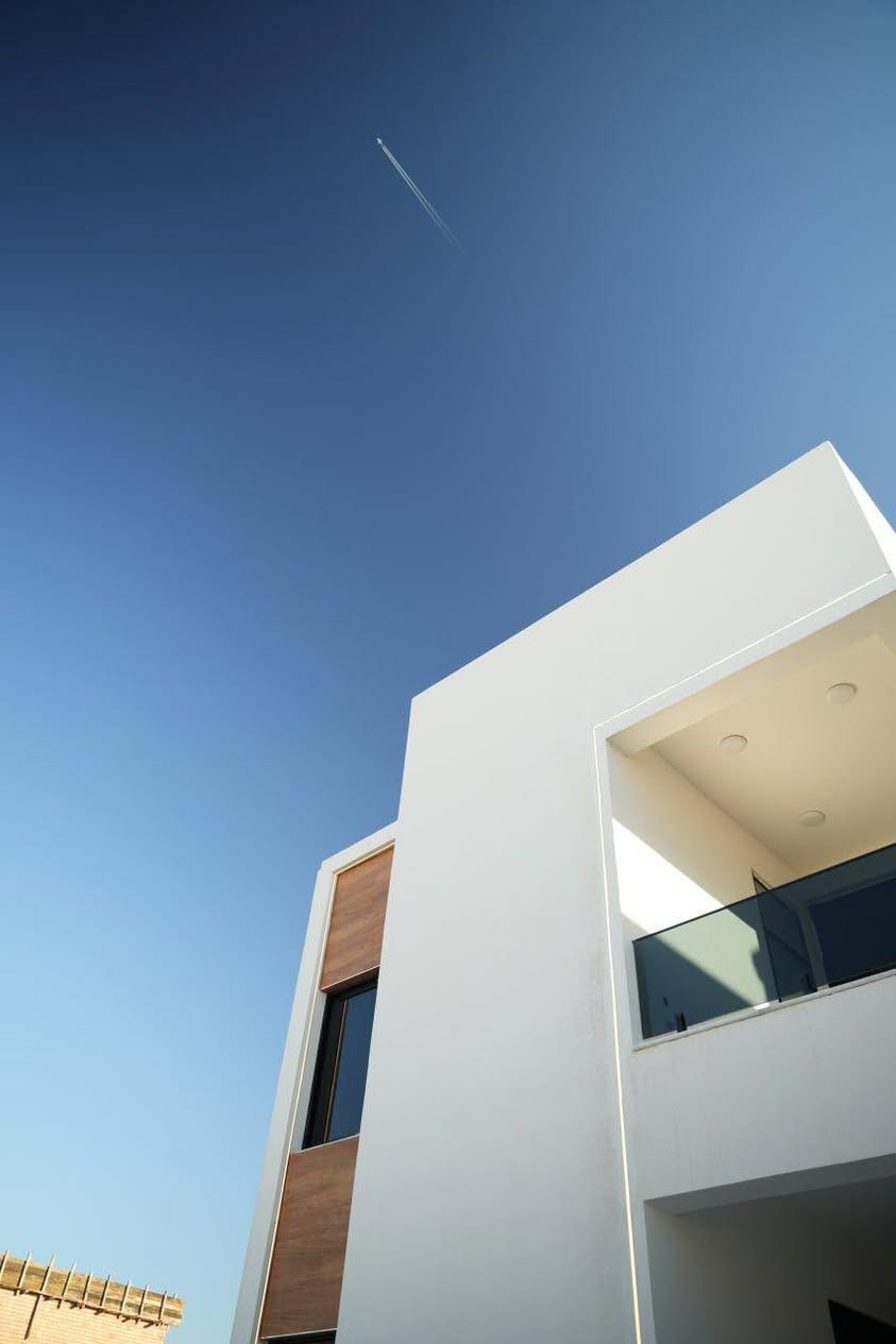 البيت النموذج في المربع الذهبي
تستلمة🔑 عالمفتاح ضمن رفاهية  معيشية الك ولعائلتك 
حيث تبدأ الحياة التي تستحقها بمساحة ٢٥٠ متر 
مجمع سكني متكامل صُمم ليمنحك الراحة، الأمان، وجودة الحياة.
وحدات عصرية بتصاميم حديثة، مساحات مدروسة، وخدمات متكاملة تلبي احتياجاتك اليومية.
موقع استراتيجي قريب من كل ما يهمك، وبيئة هادئة تجمع بين الخصوصية والحياة العصرية. خدمات من ✨ 
مول تجاري متنوع   
🎓 مدارس انترناشينول  
� مركز صحي/   
🌳 مساحات خضراء وحدائق للعائلة
💧 خدمات صيانة وتنظيف عالية المستوى
🛡️ خدمات أمن واستقبال
🔑 3 بوابات رئيسية – مدخل سكني معزول ومدخل للضيوف
أمن متكامل وكاميرات مراقبة لحياة آمنة ومطمئنة على مدار الساعة• 
امتلك وحدتك الآن بالدفع كاش أو بنظام أقساط مريح
موقع  المربع الذهبي بعد تقاطع العامريه  
ب٥  دقائق  مقابل مجمع البدور 
اختر سكنك اليوم… واستثمر في راحة المستقبل
للاستفسار  الاتصال ***********
